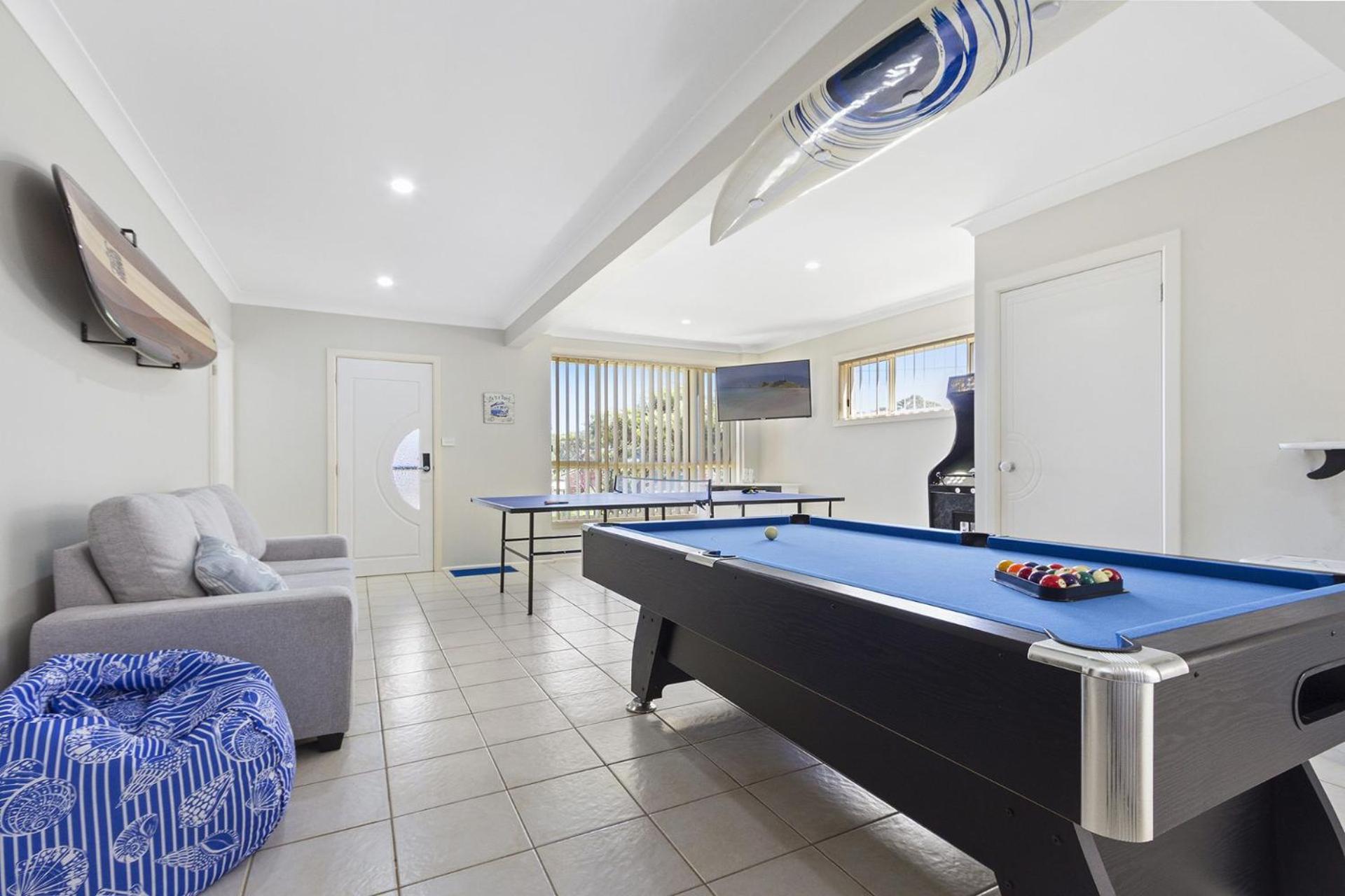 Five-Bedroom House photo 2