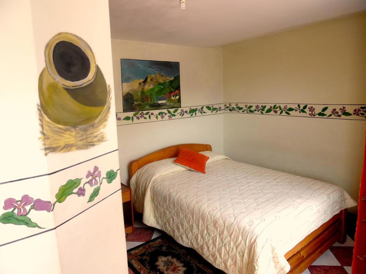 Queen Room photo 2