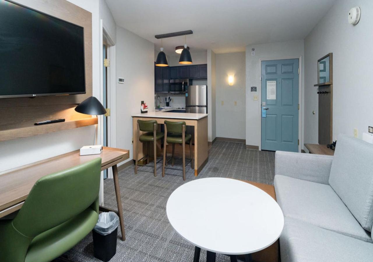 One-Bedroom Suite - Non-Smoking - Photo 7