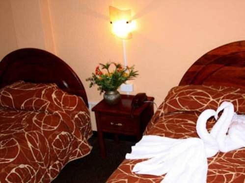 Twin Room with Private Bathroom photo 2