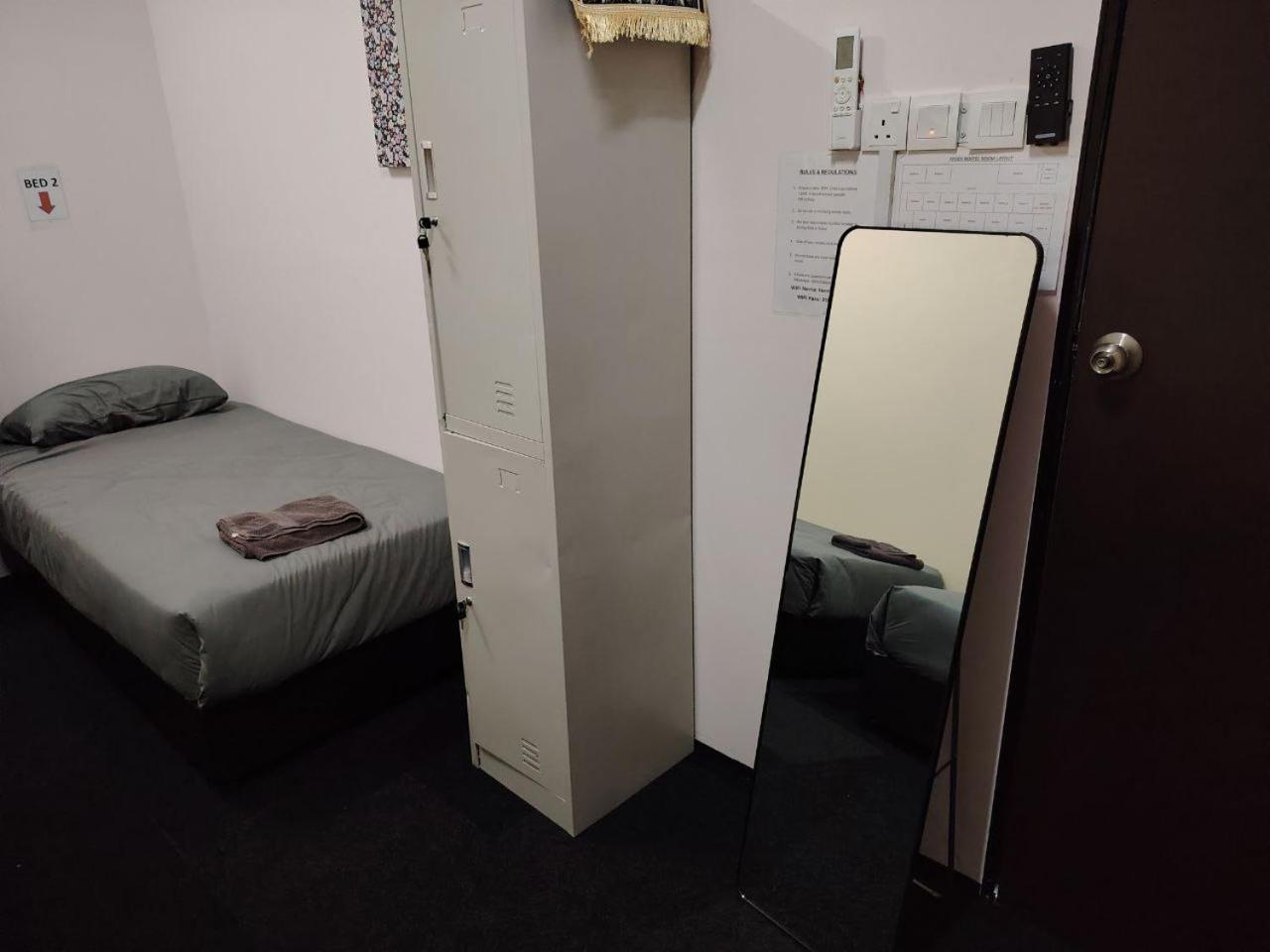 Single Bed in Male Dormitory Room with Shared Bathroom photo 3