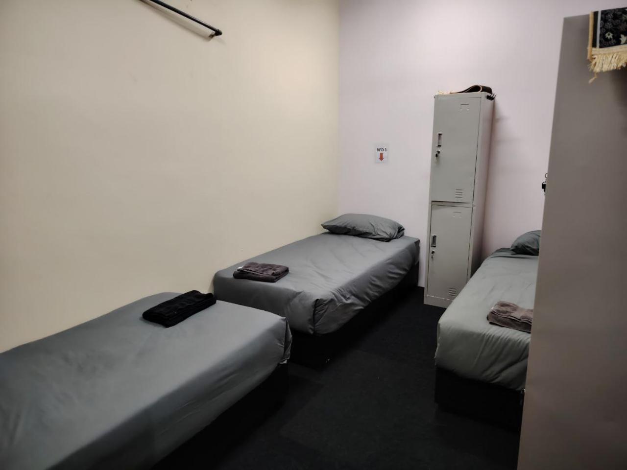 Single Bed in Male Dormitory Room with Shared Bathroom