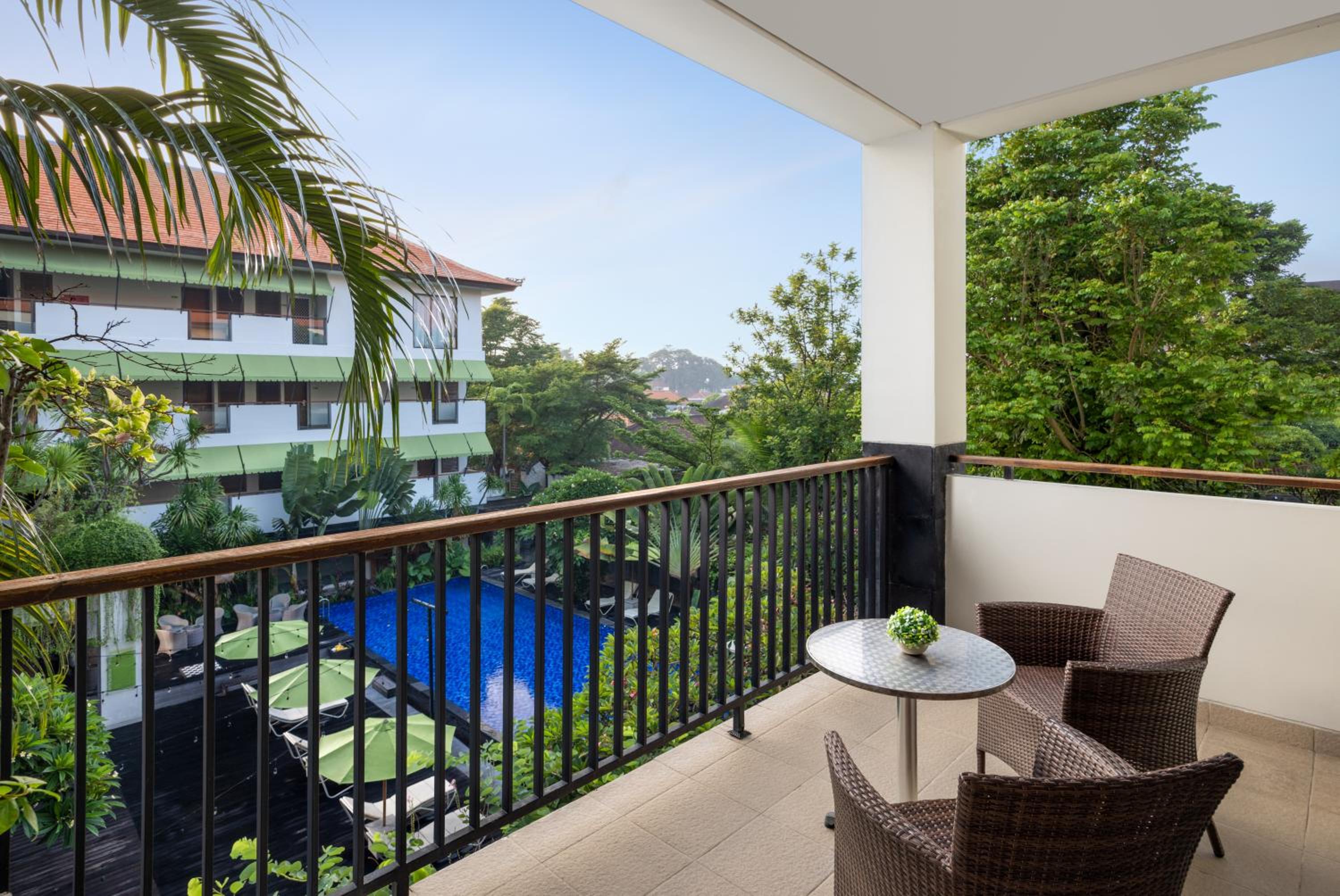 Junior Suite with Pool View photo 3