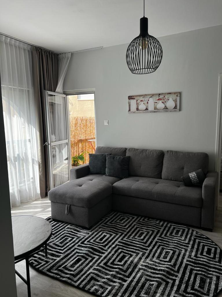 One-Bedroom Apartment - Photo 32