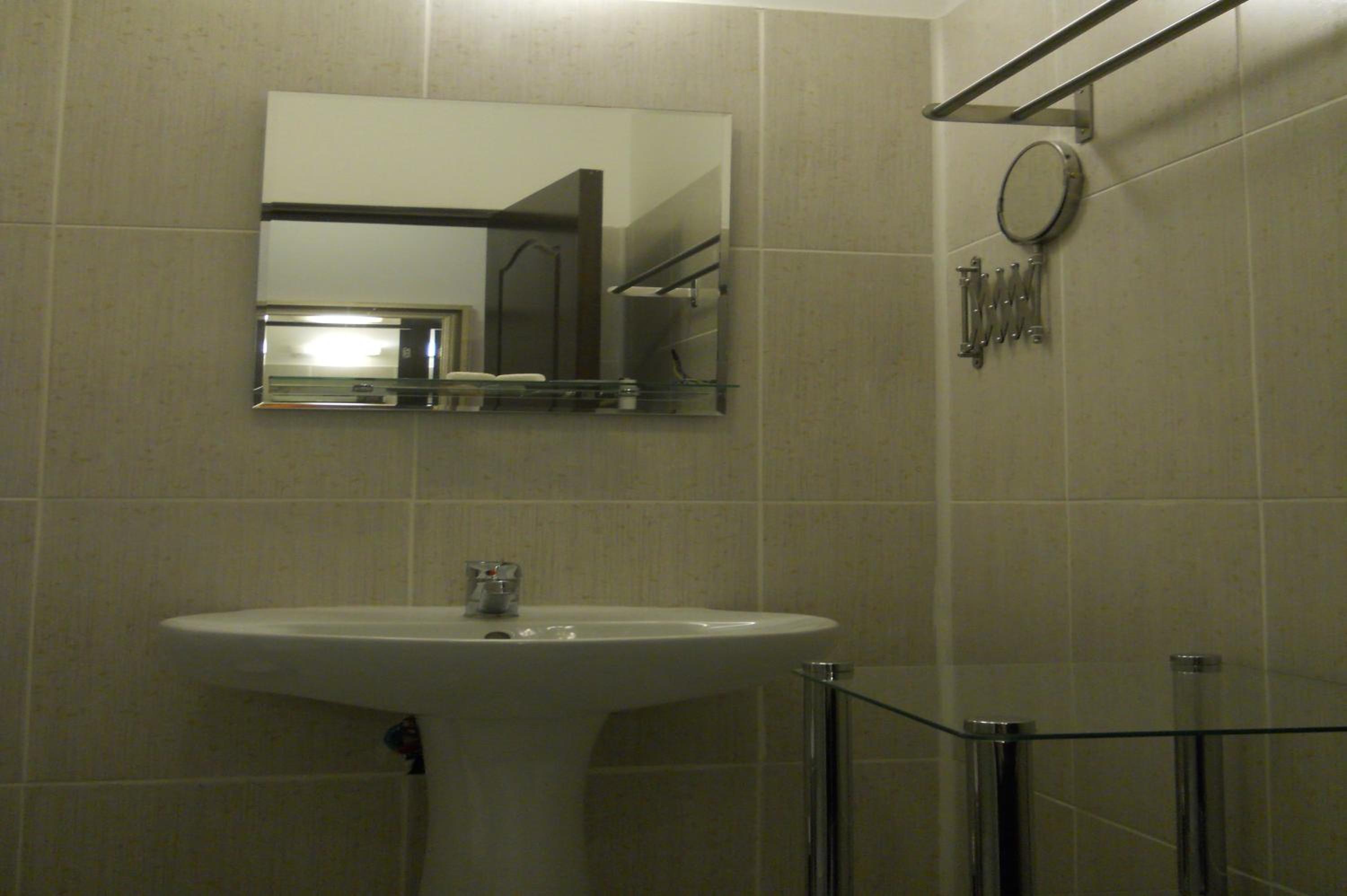 Budget Twin Room - Photo 2