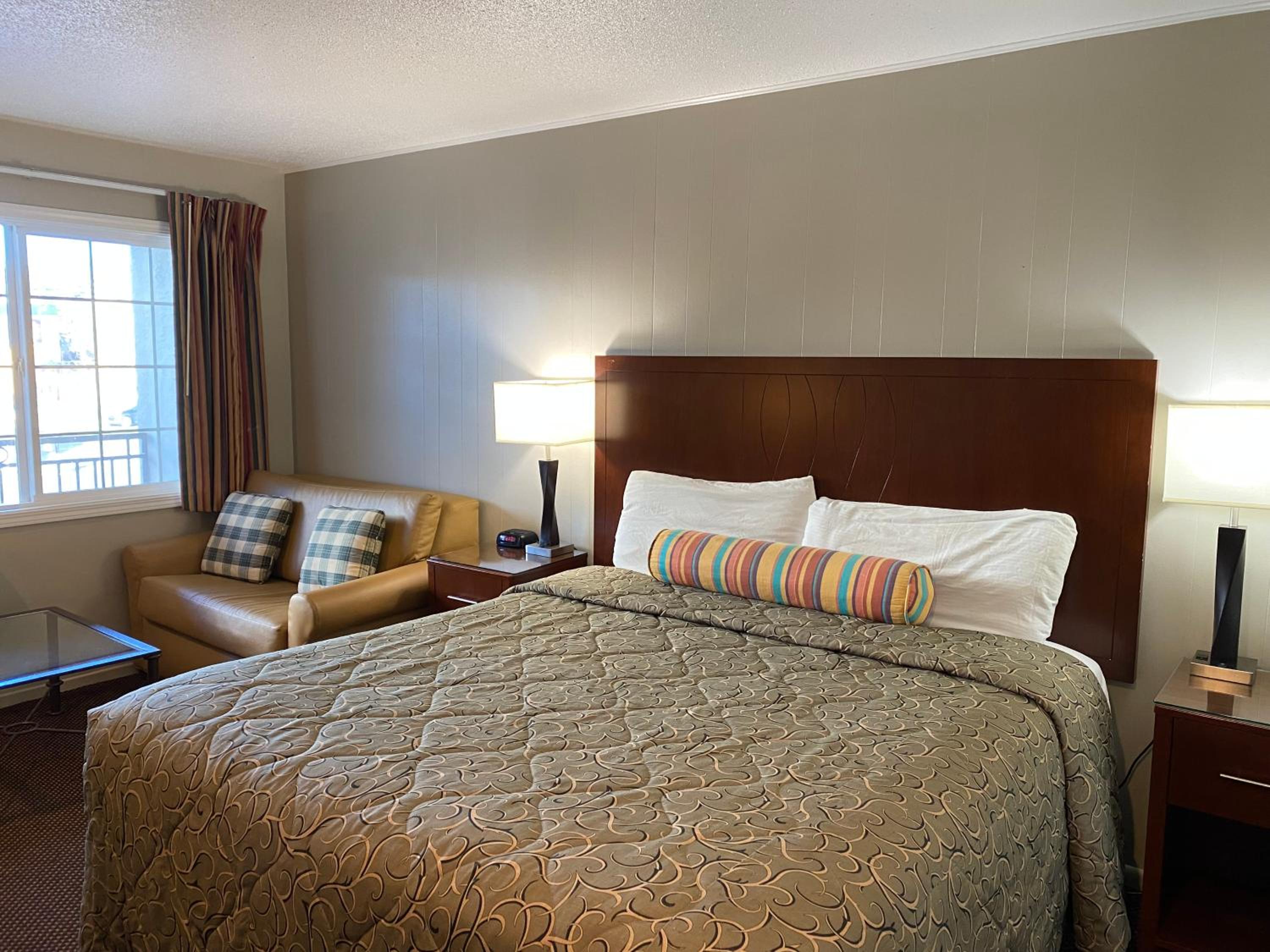 Deluxe King Room - Photo 1