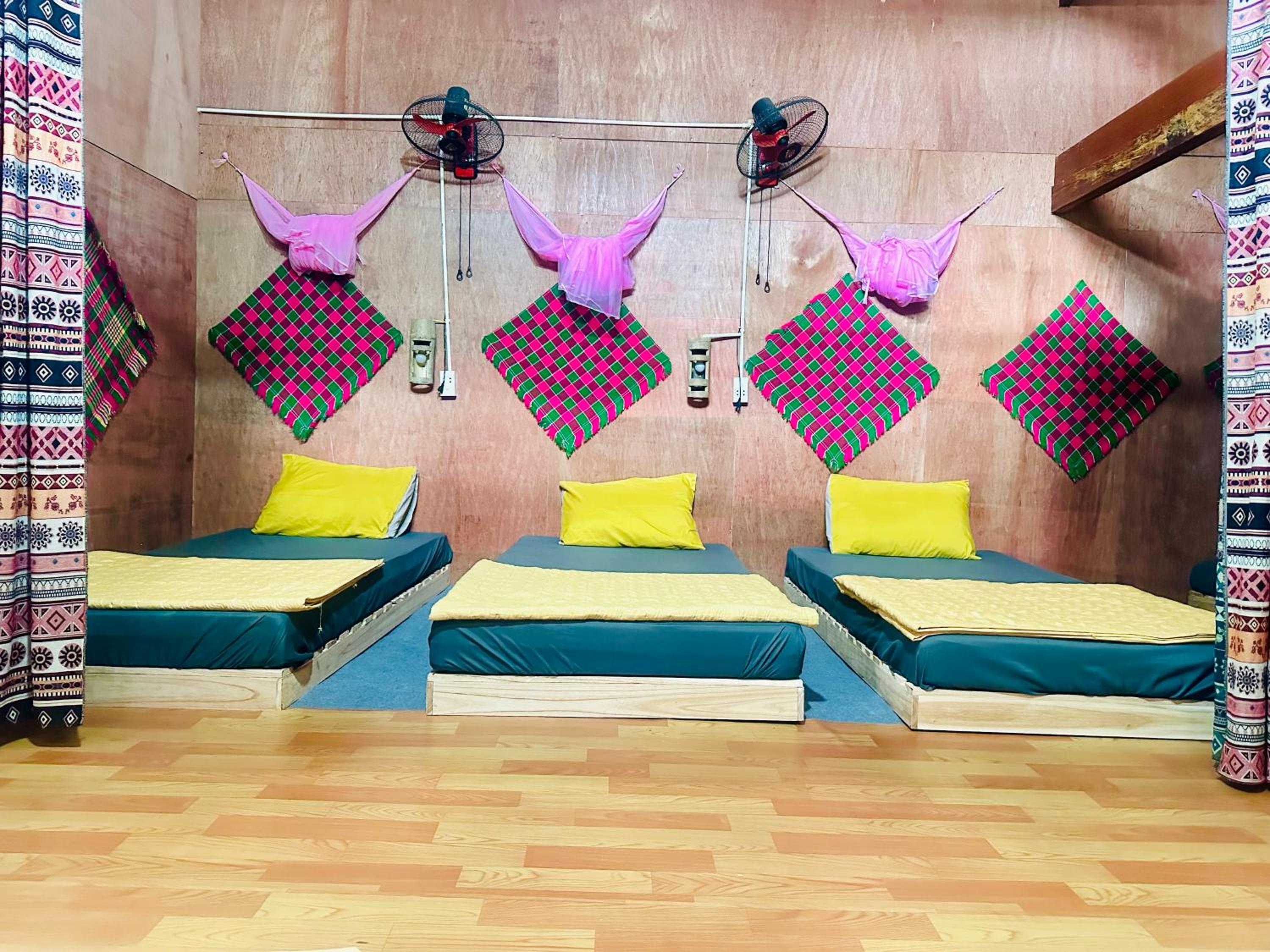 Single Bed in Mixed Dormitory Room