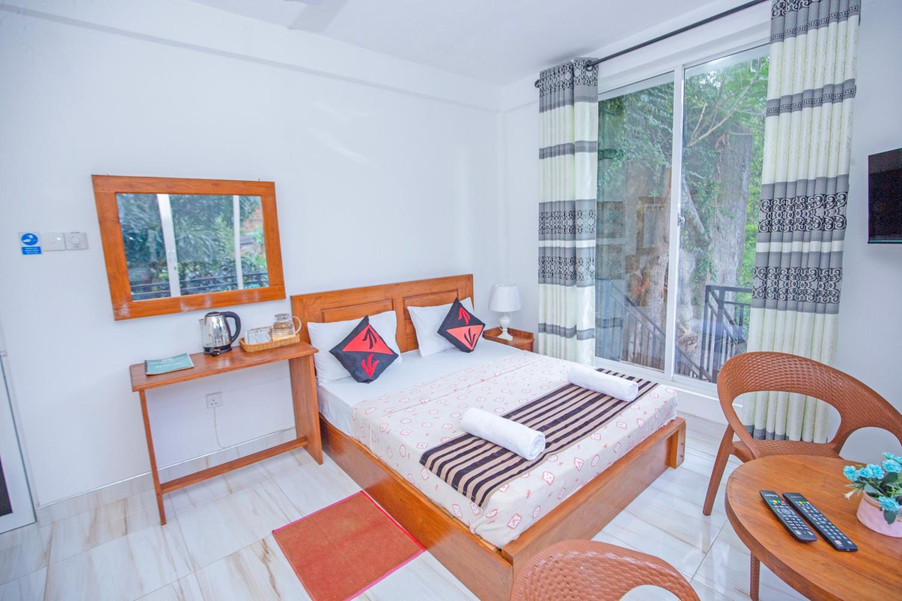 Deluxe Room - Photo 15