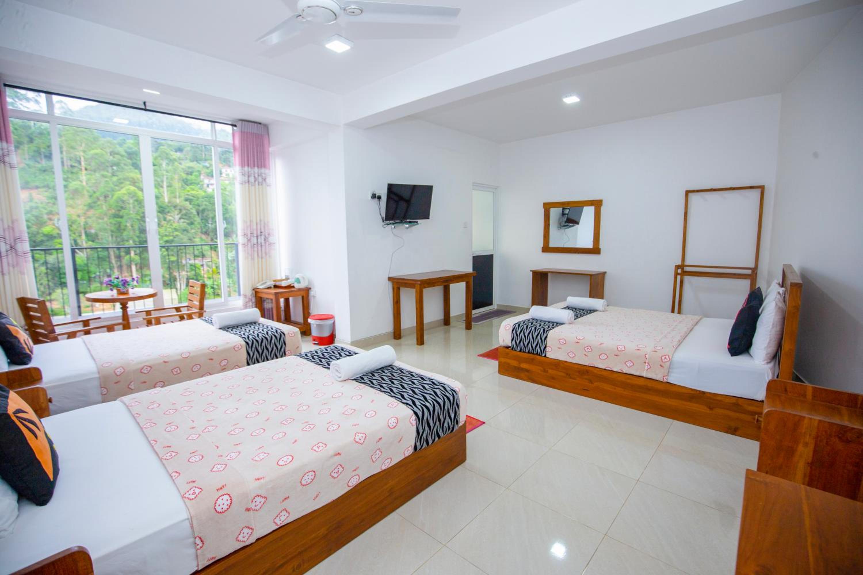 Deluxe Room - Photo 7