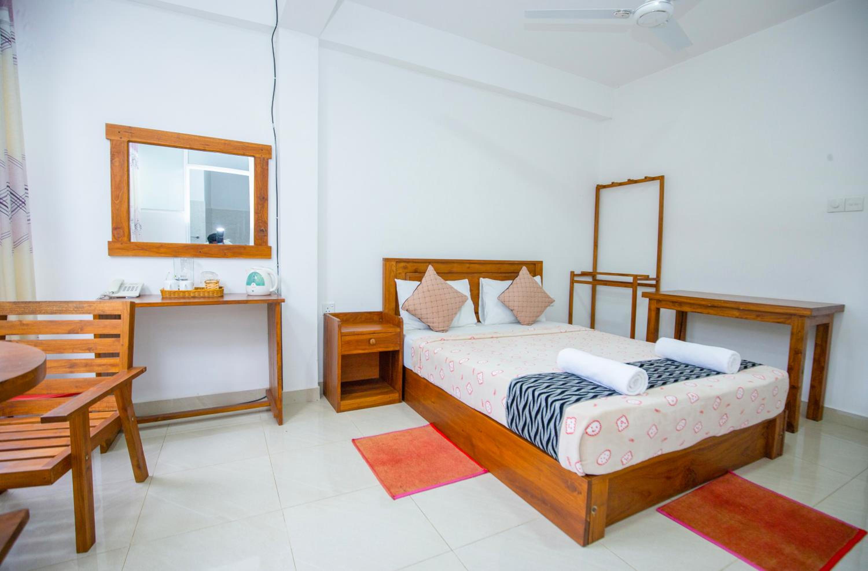 Deluxe Room - Photo 13