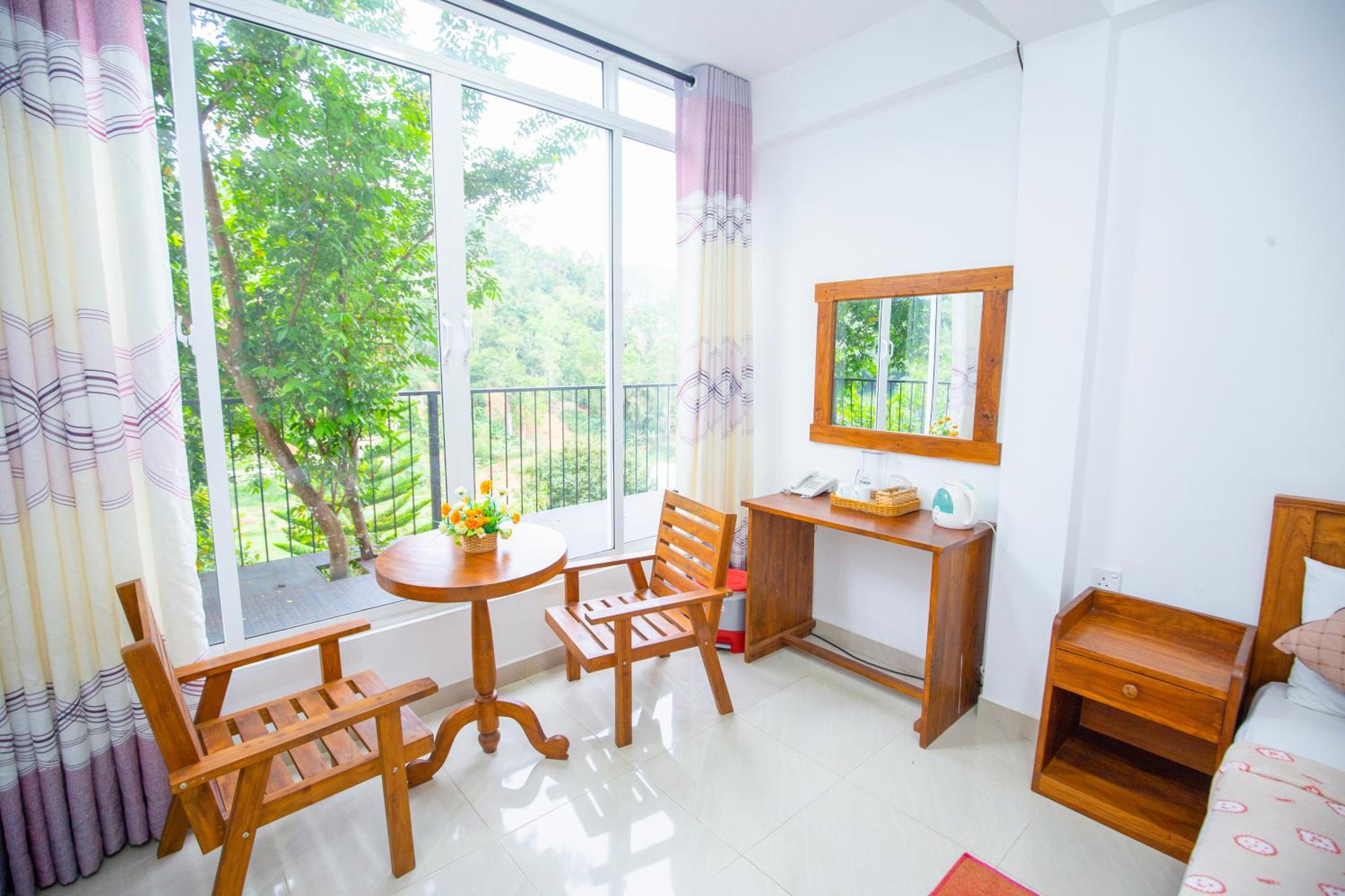 Deluxe Room - Photo 17