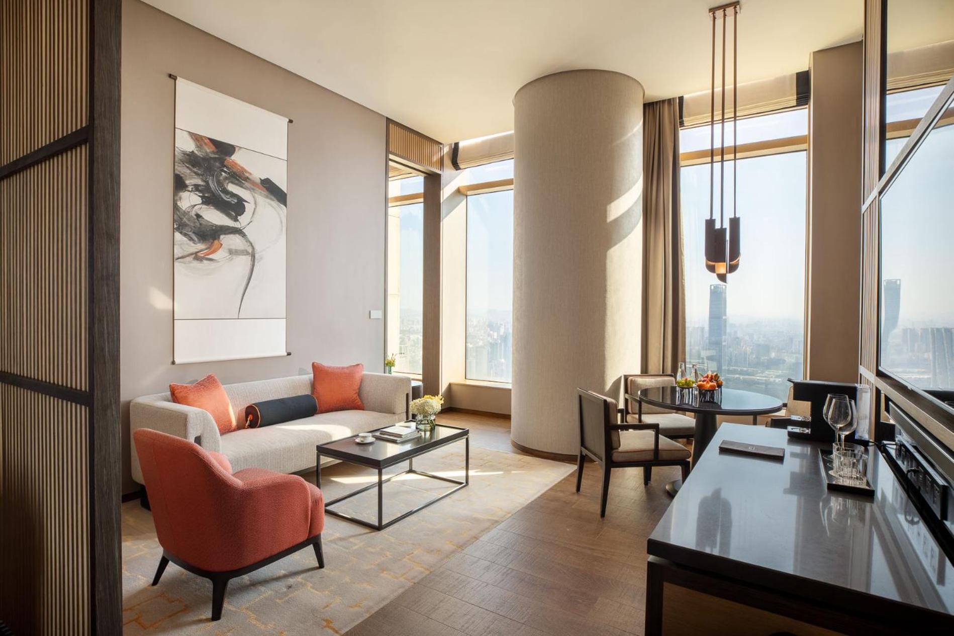 Deluxe Suite - Photo 3
