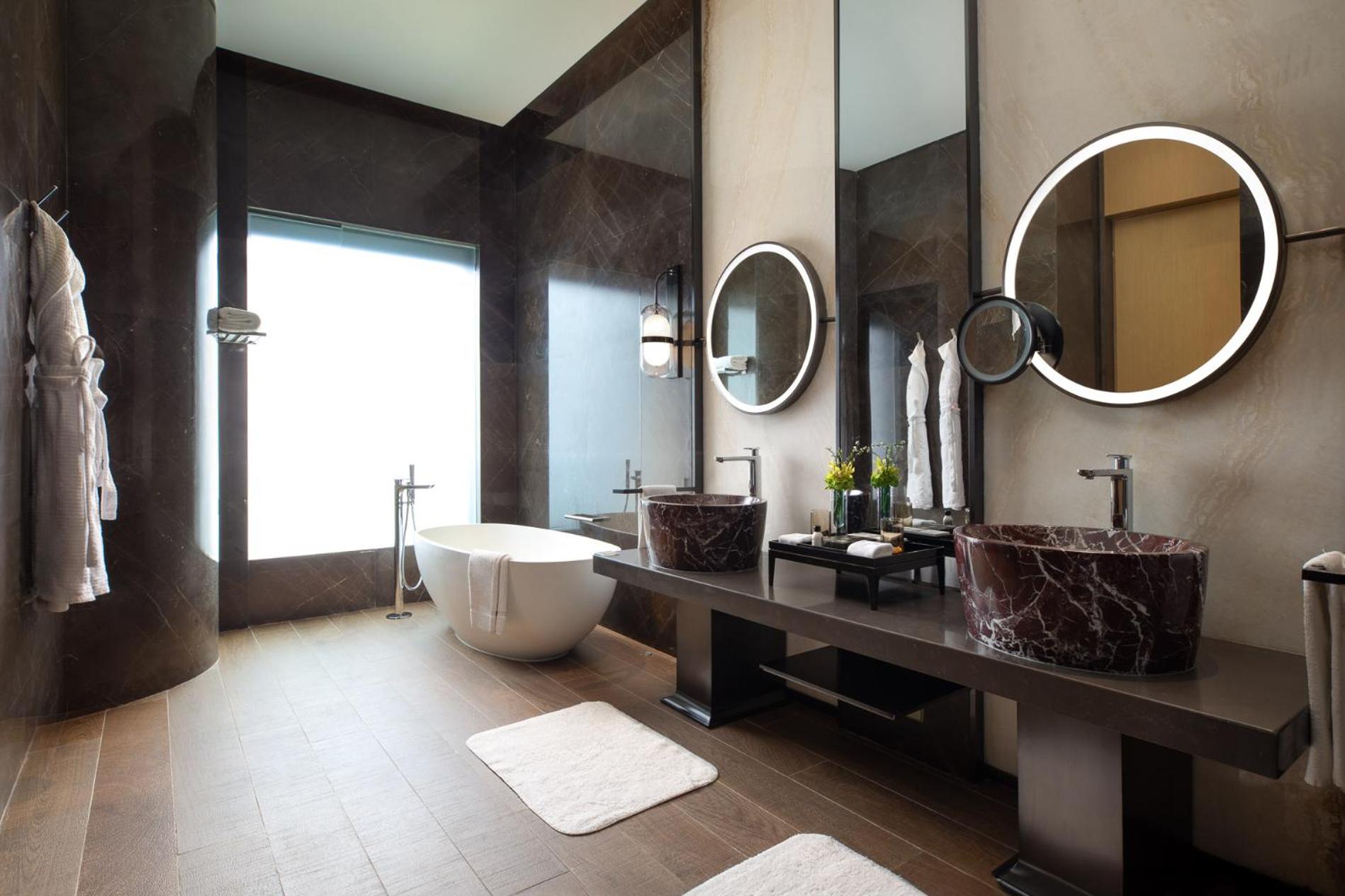 Chairman Suite thumbnail 6