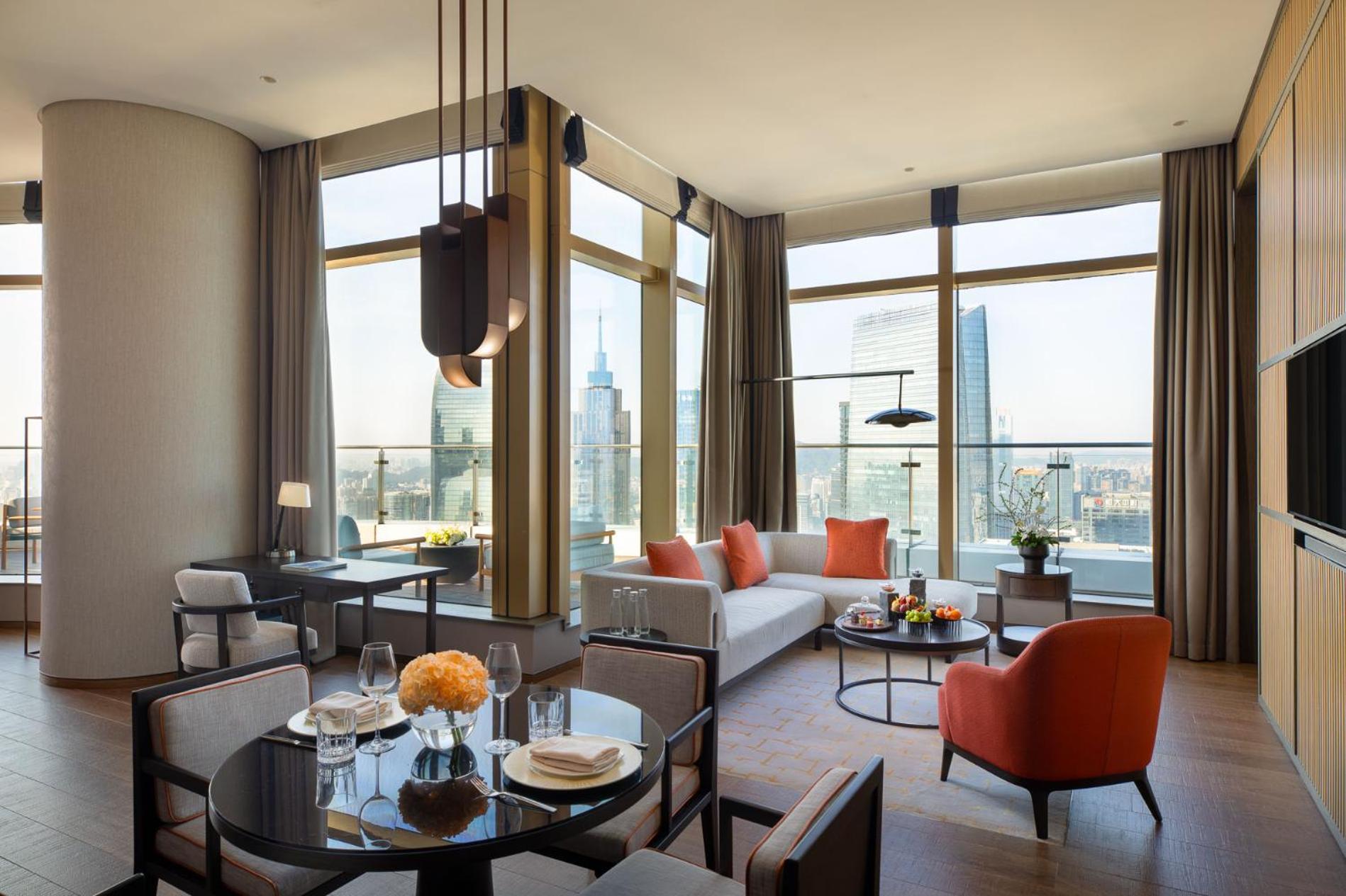 Pearl Suite