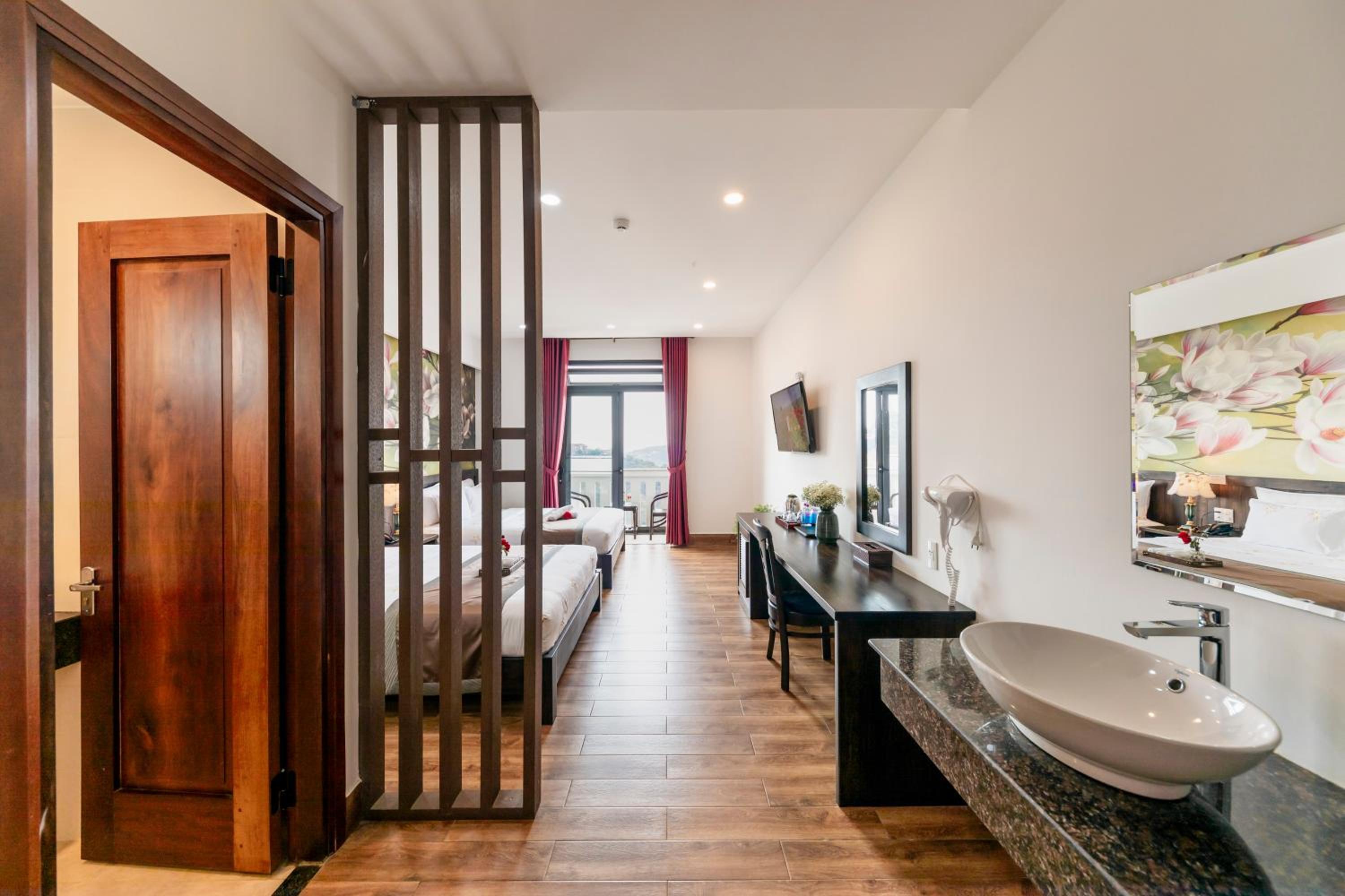 Family Suite With Balcony photo 3