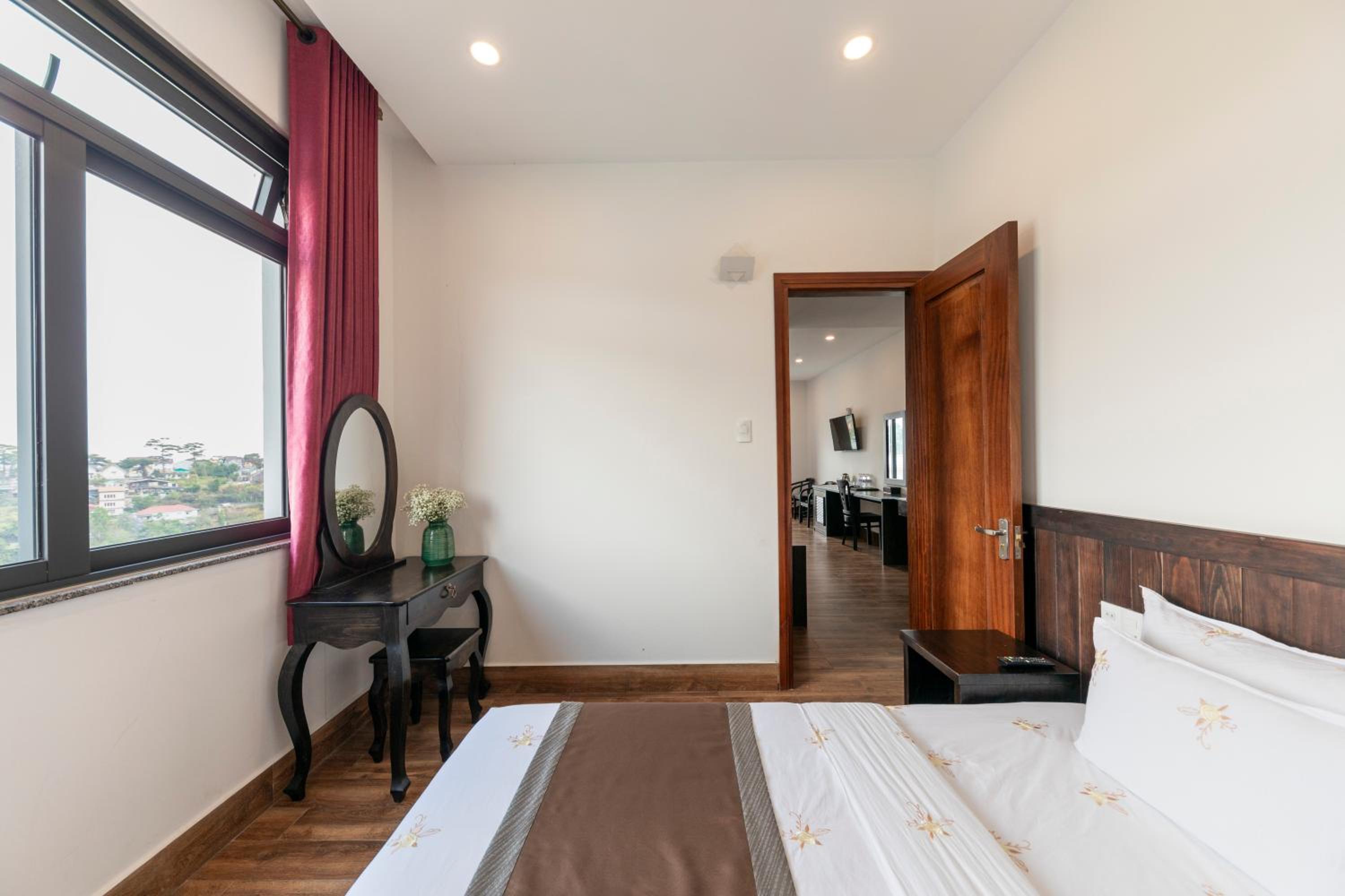 Family Suite With Balcony photo 2