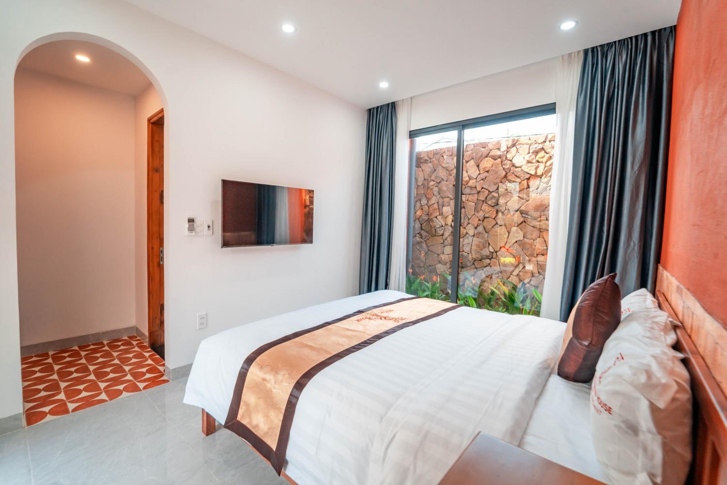 Double Room with Patio photo 2