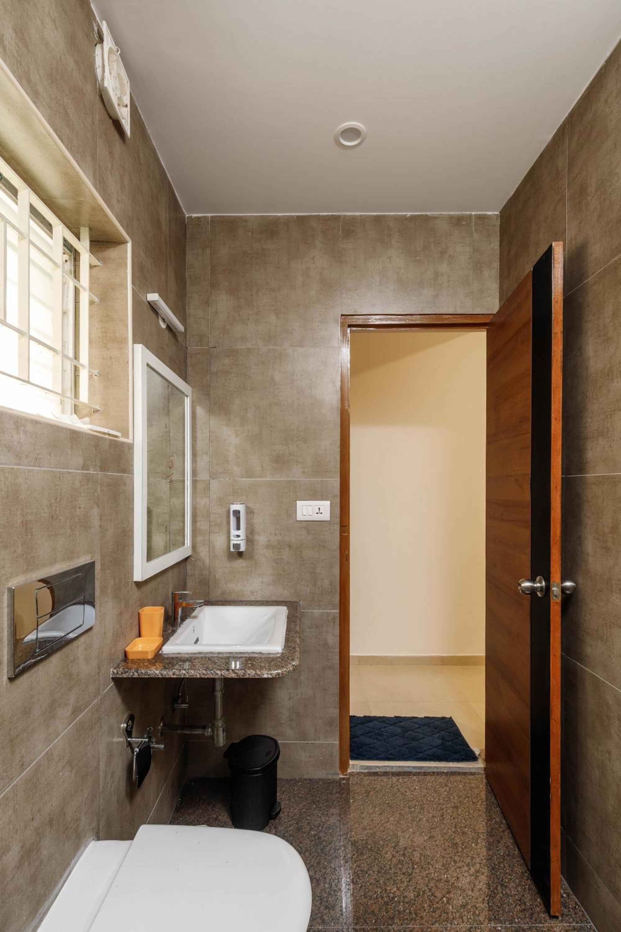 Studio Apartment - Photo 4