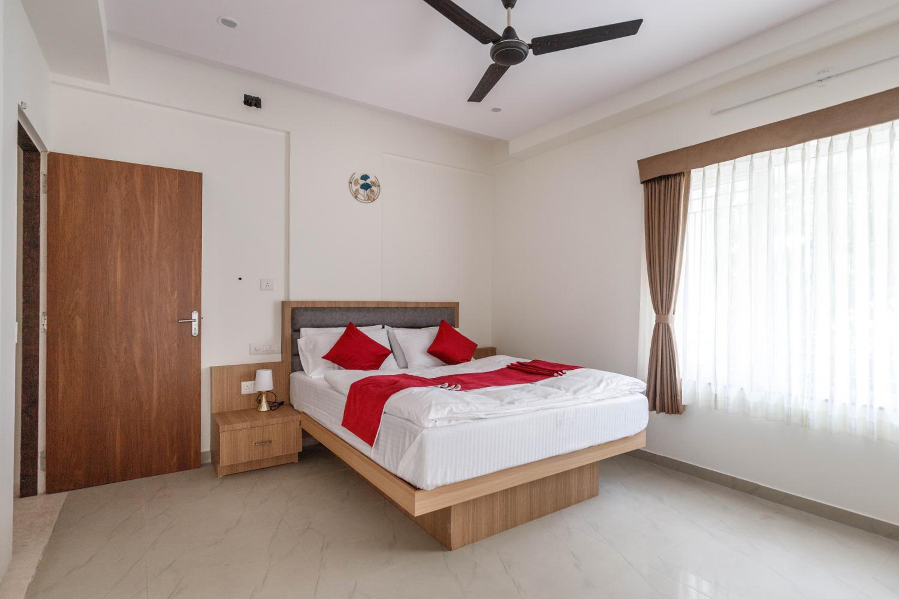 One-Bedroom Apartment - Photo 3