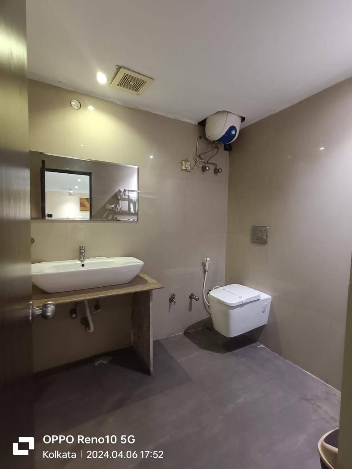 Deluxe Double Room - Photo 17