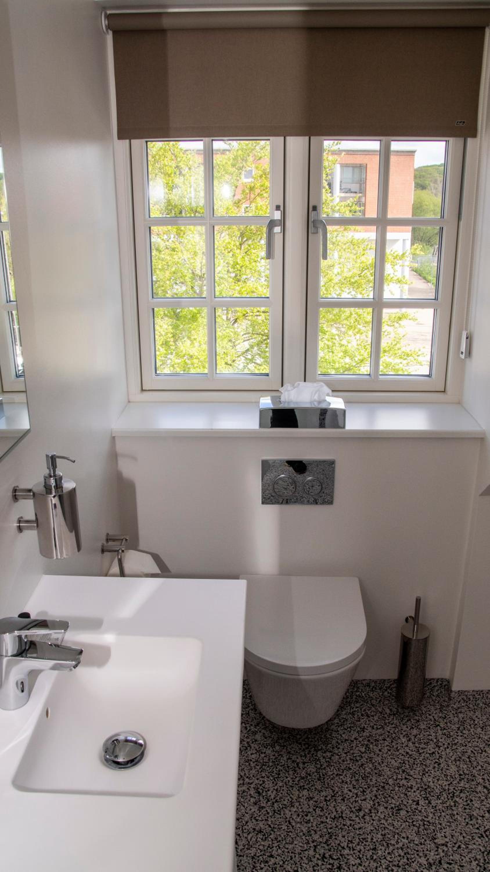 Standard Double Room - Photo 7