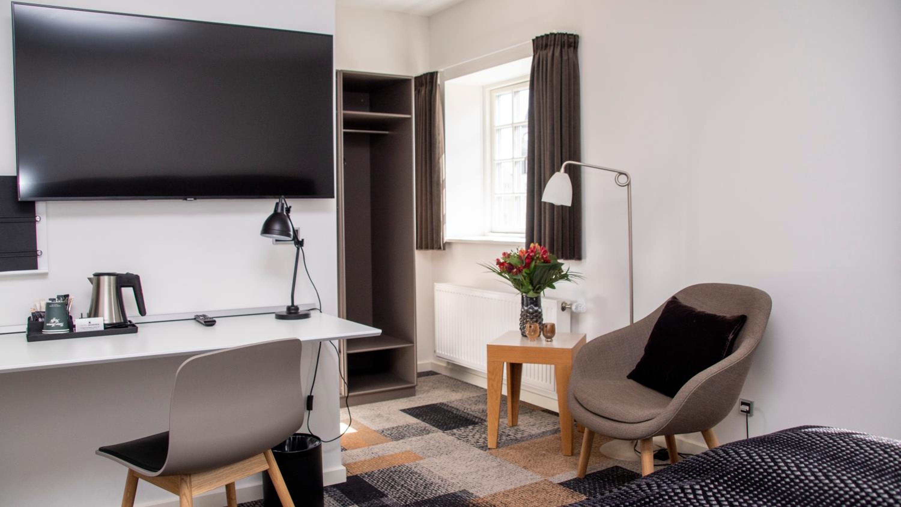 Standard Double Room - Photo 9