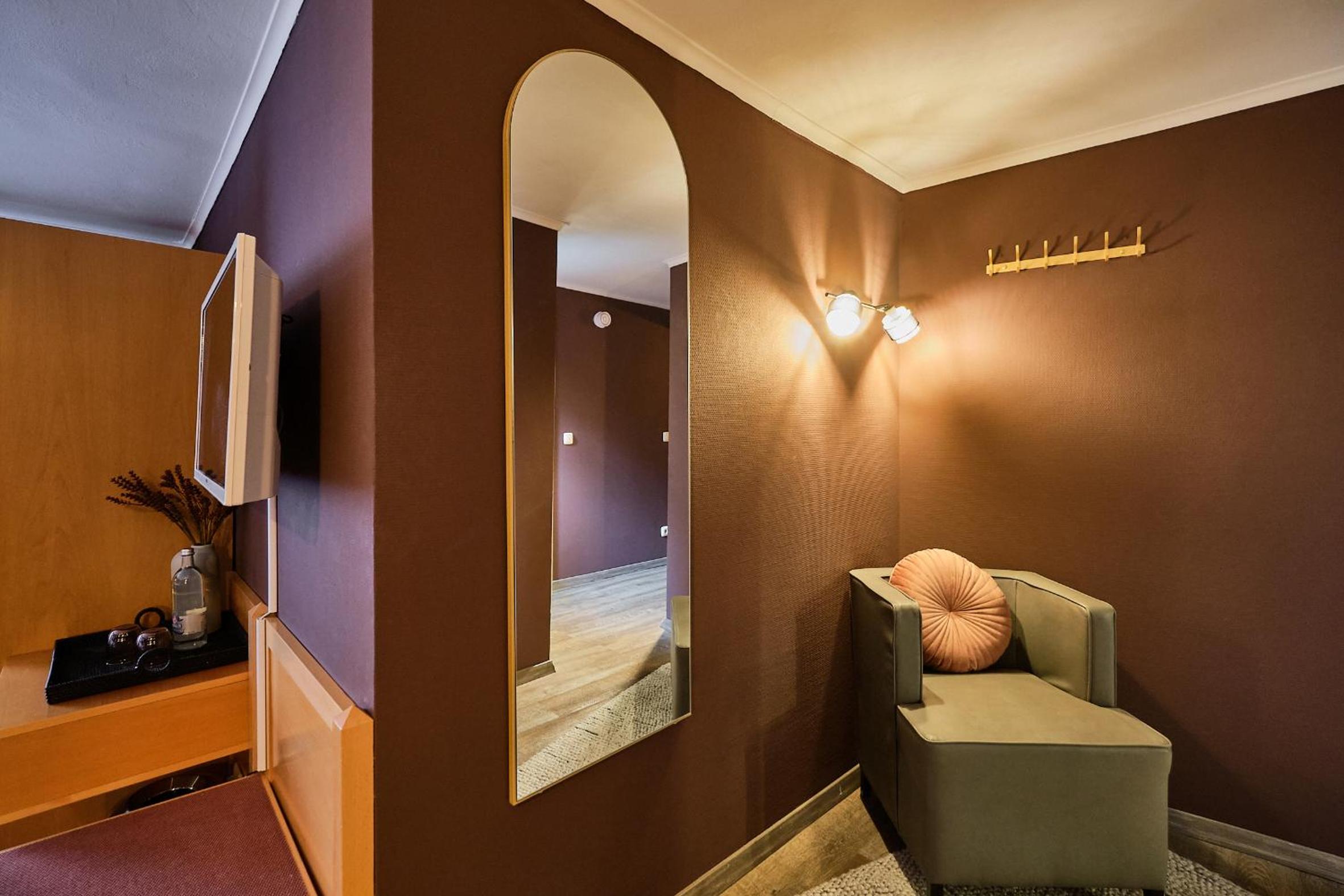 Double Room - Photo 11