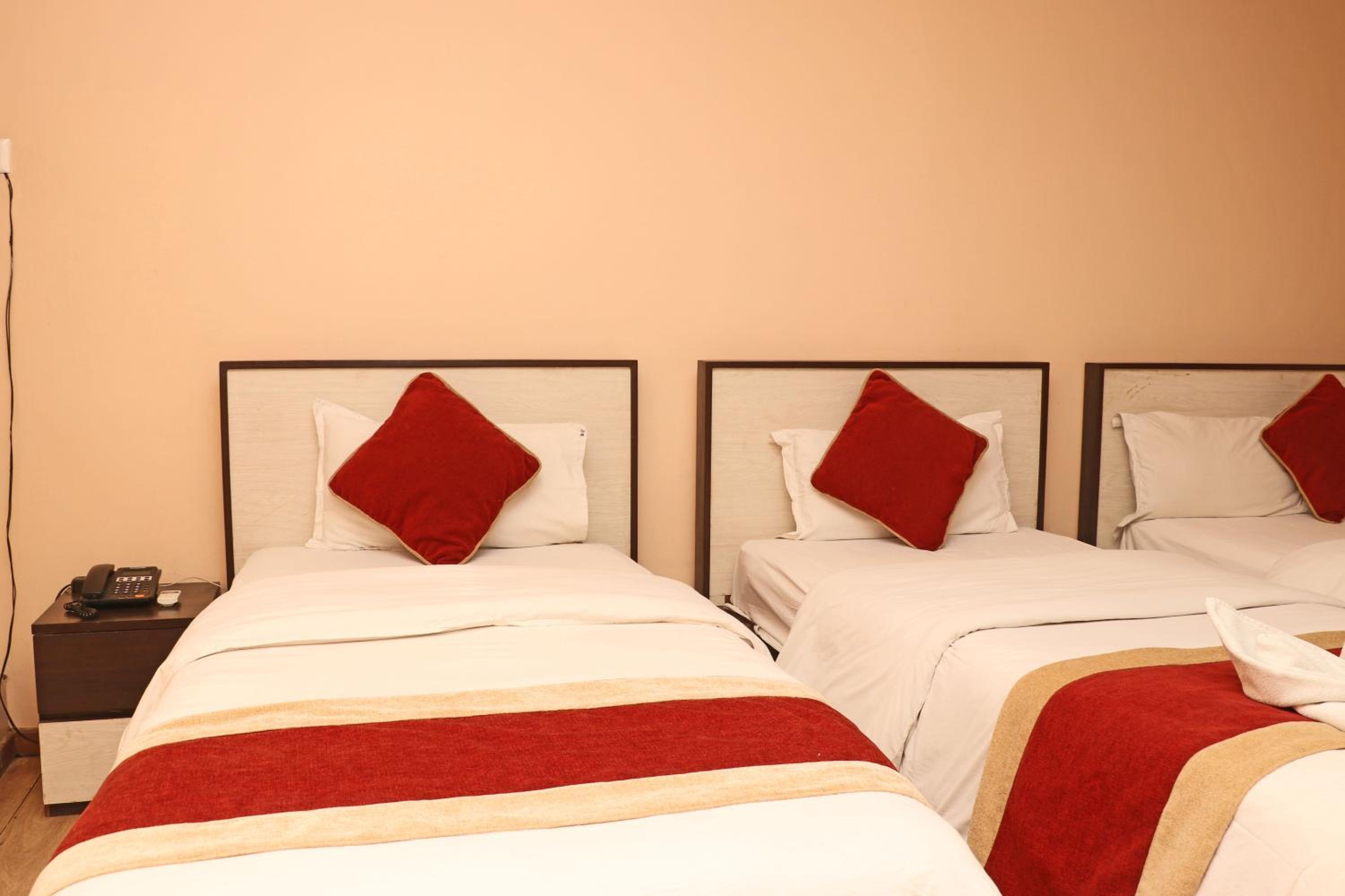 Deluxe Triple Room - Photo 8