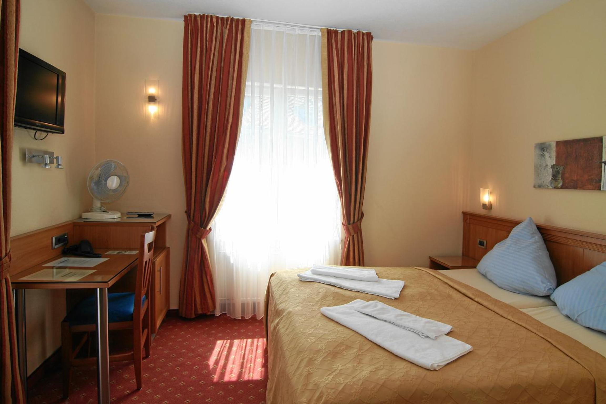 Basic Double Room photo 3
