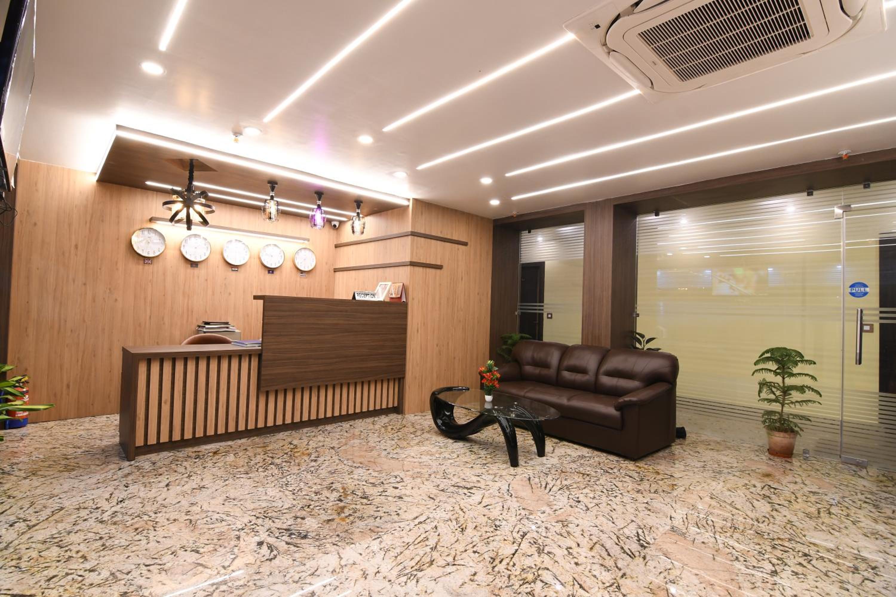 Deluxe Room - Photo 6