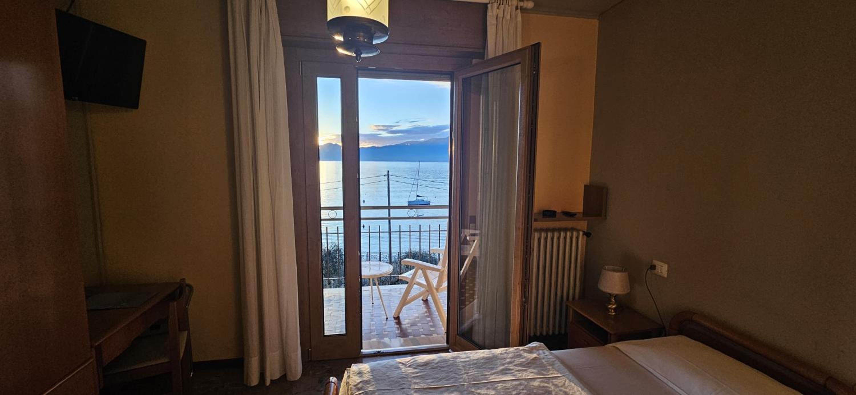 Double Room with Lake View photo 2