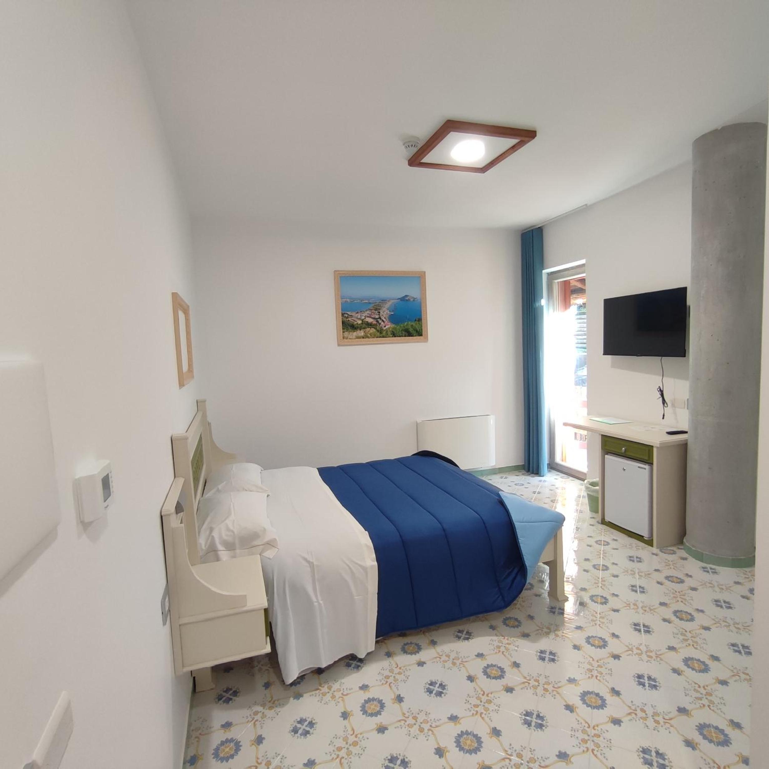 Large Double Room photo 2
