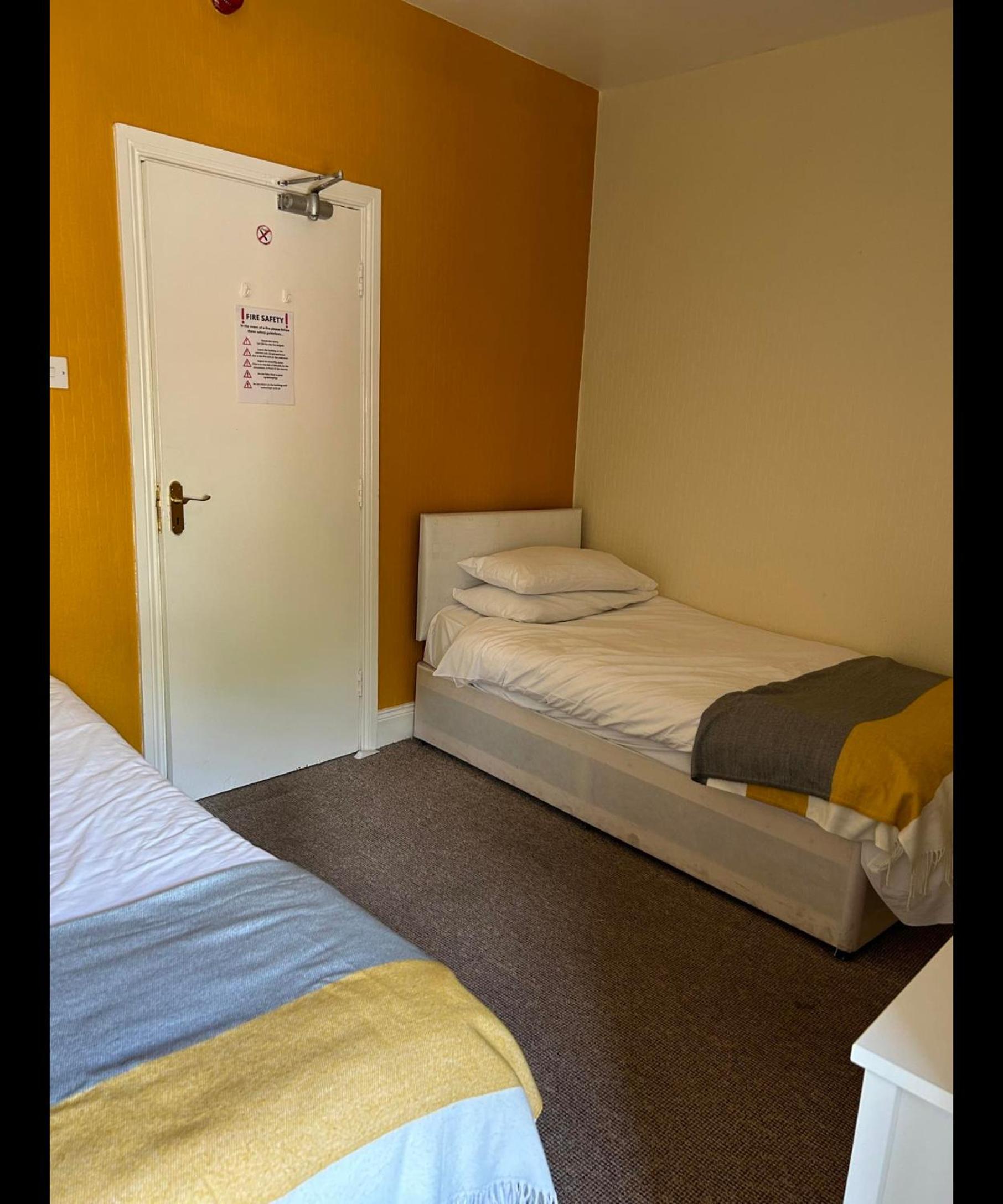 Standard Twin Room photo 1