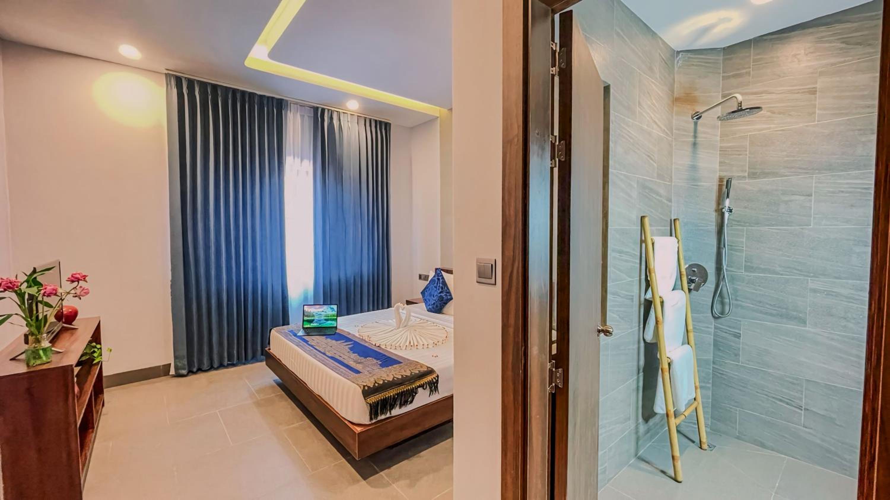 Deluxe Double Room (2 Adults + 1 Child) - Free Pick Up photo 3