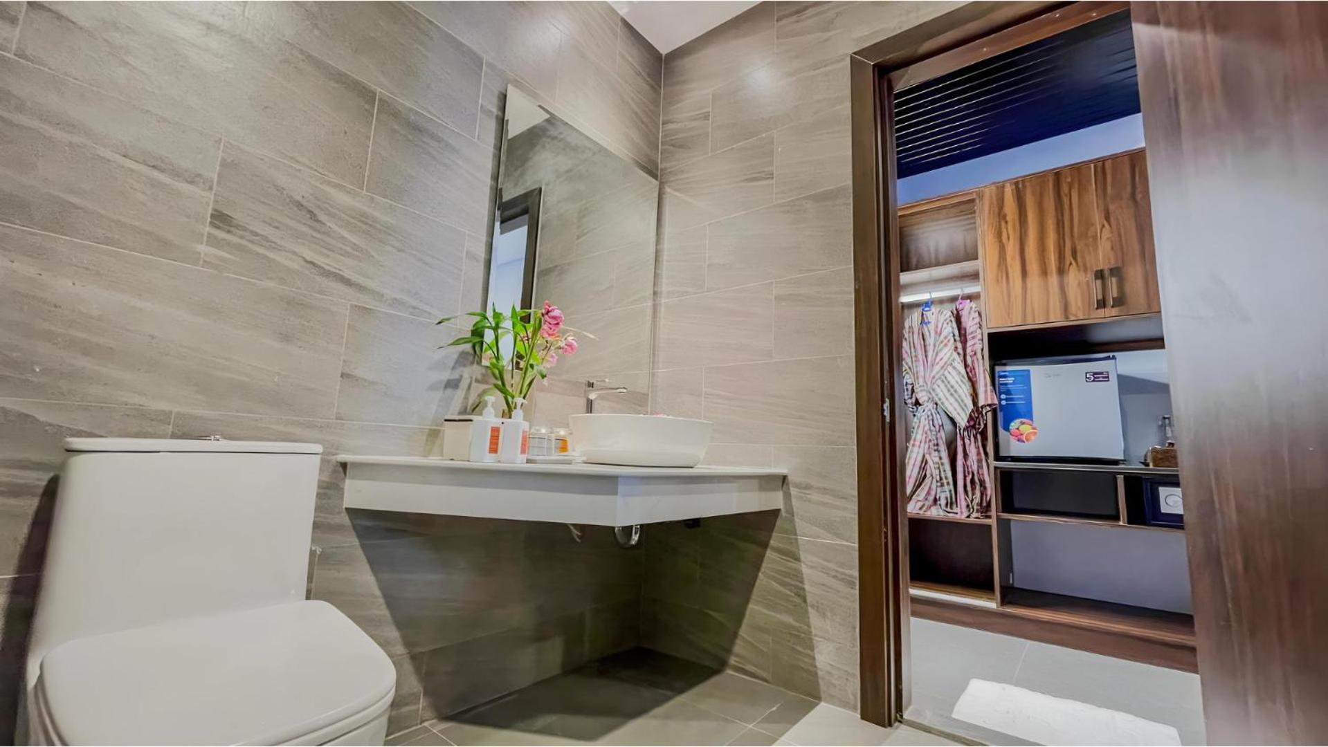Deluxe Double Room (2 Adults + 1 Child) - Free Pick Up photo 2