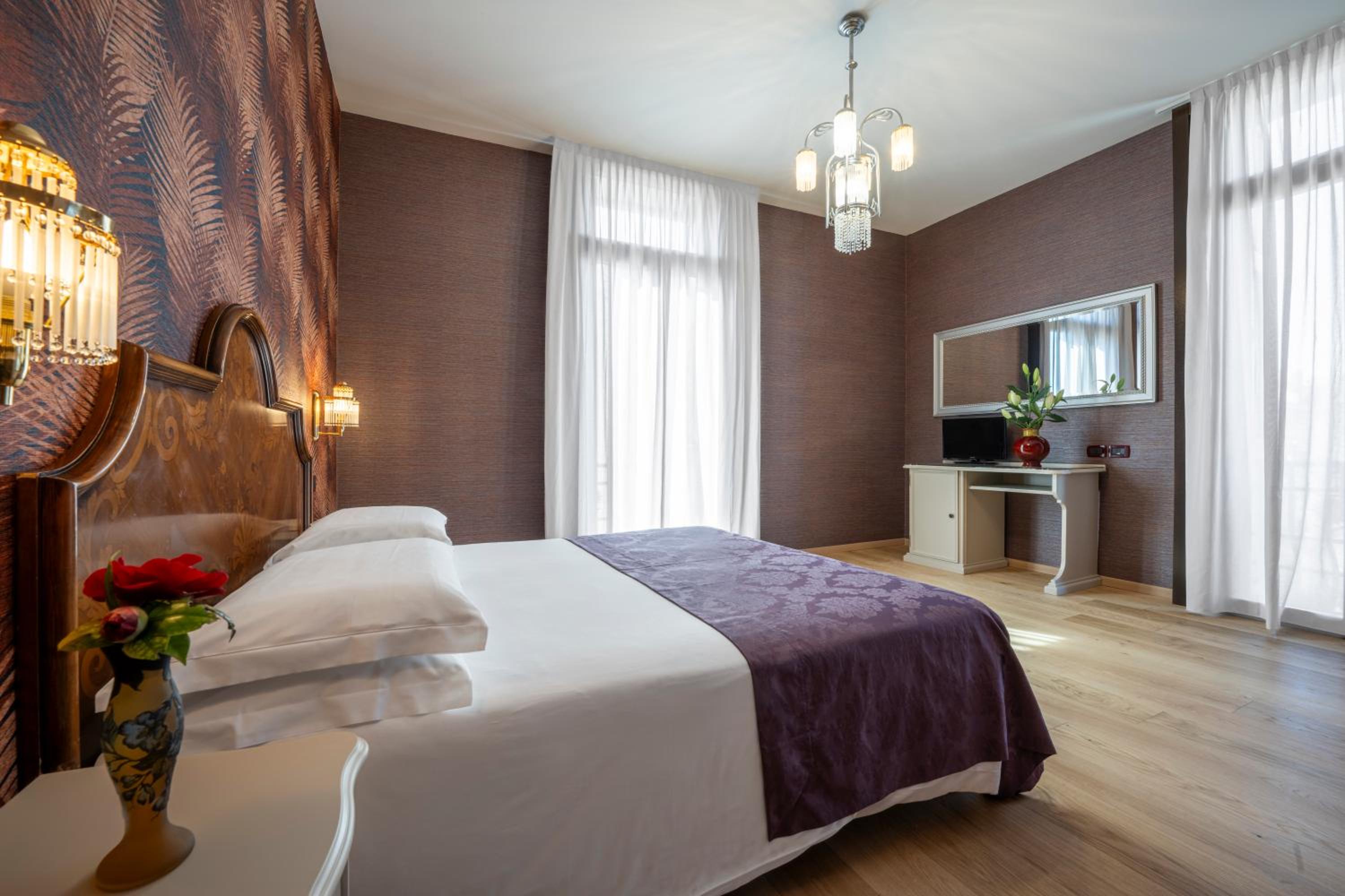 Standard Double Room - Photo 7