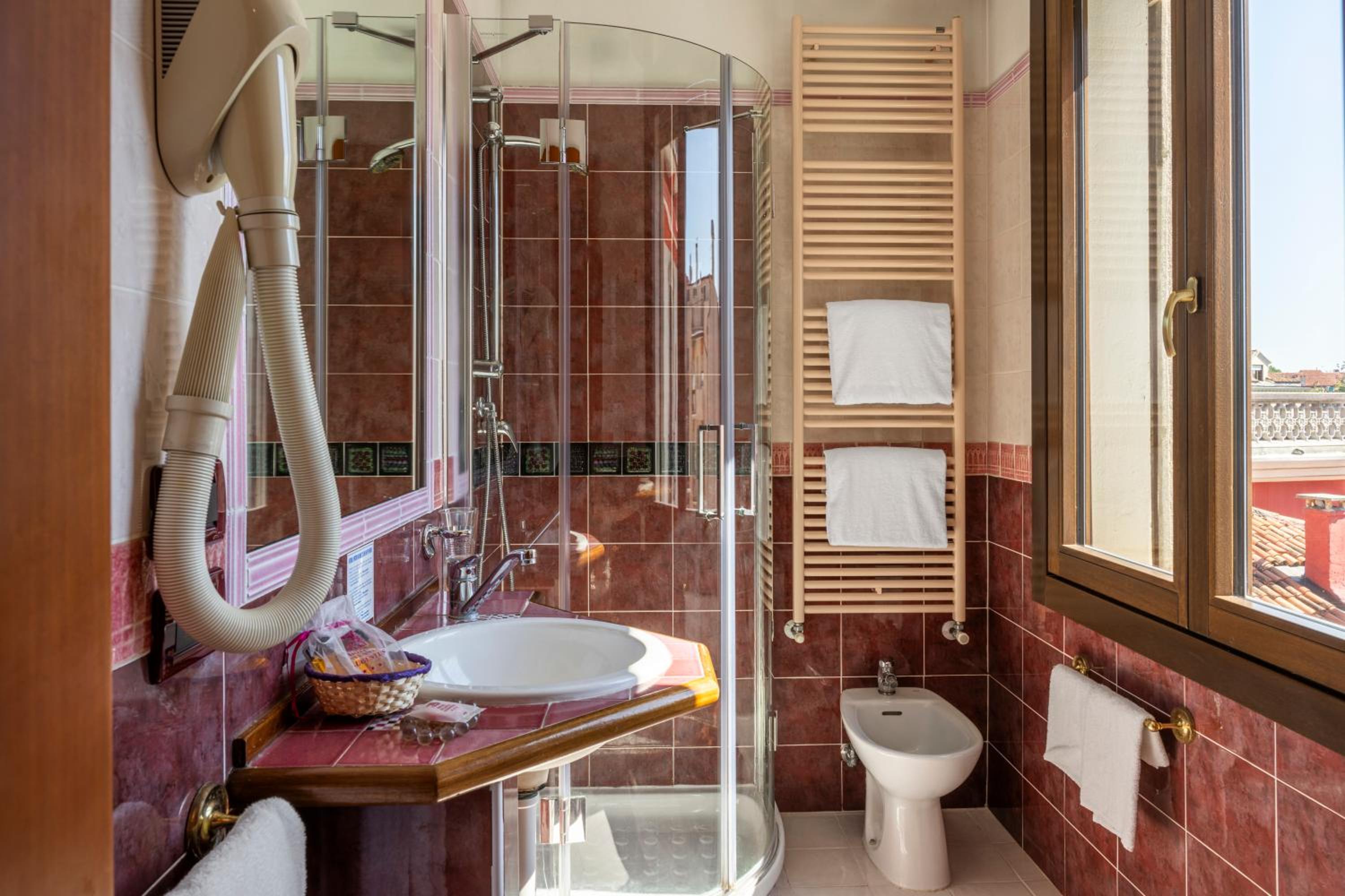 Triple Room - Photo 8