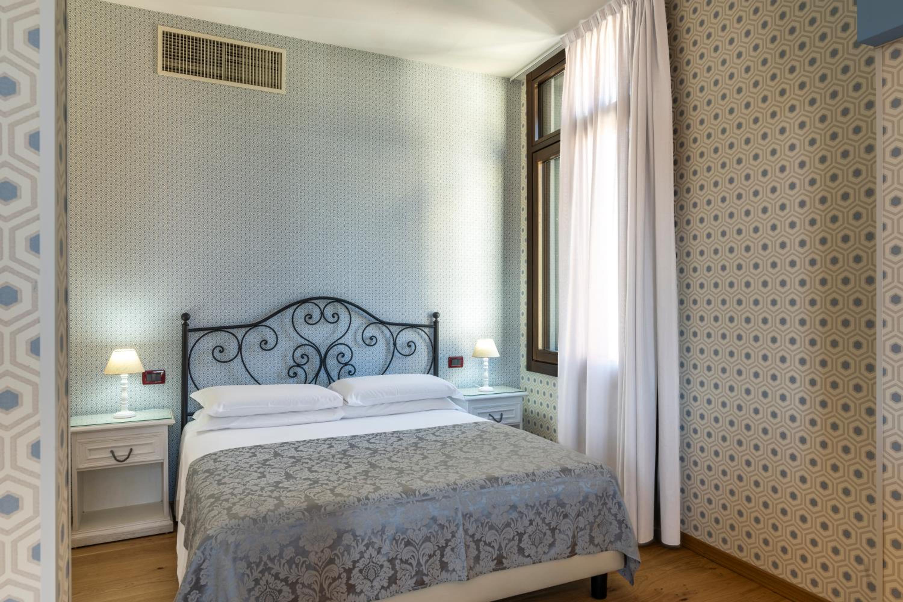 Triple Room - Photo 9