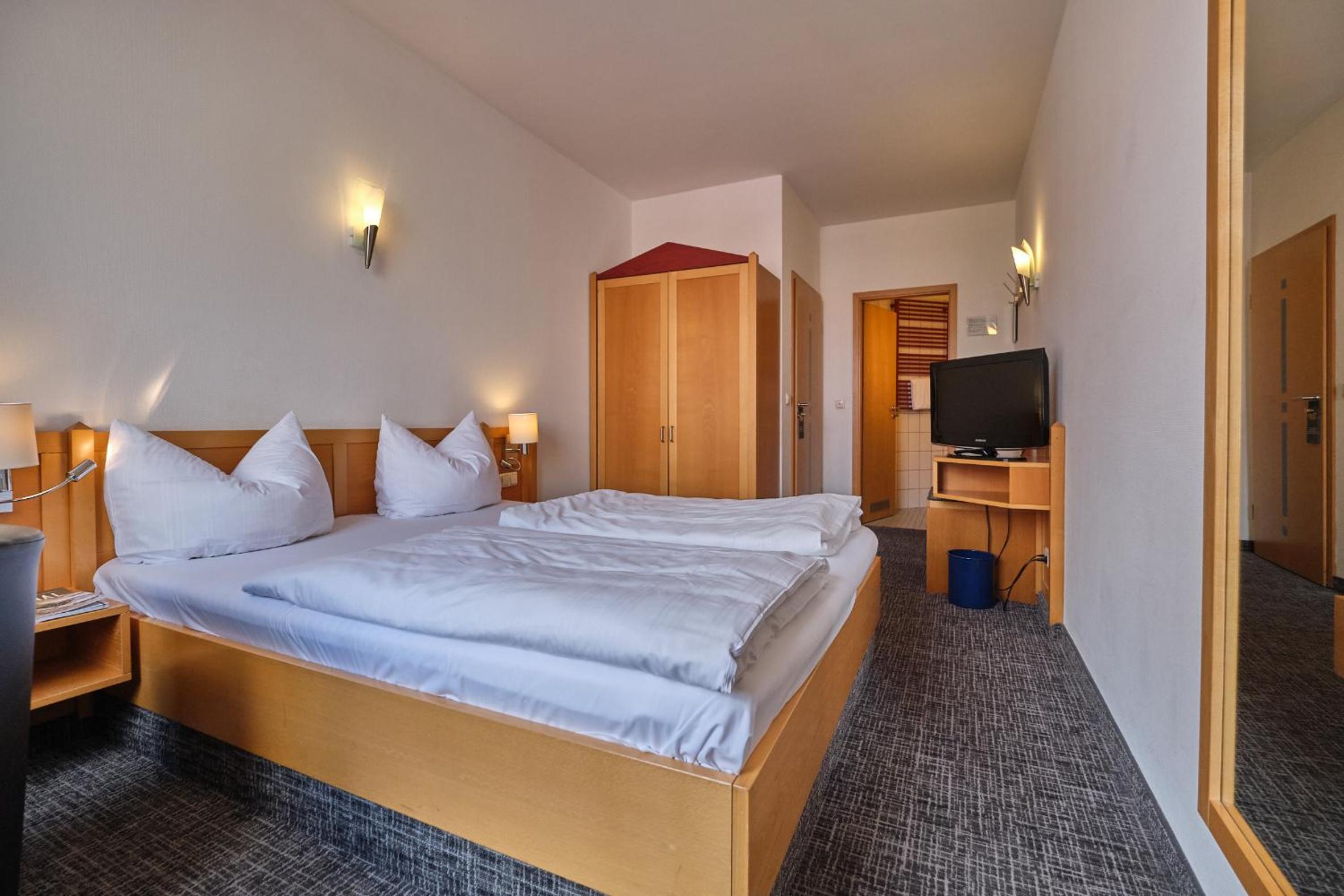 Standard Double Room - Photo 2