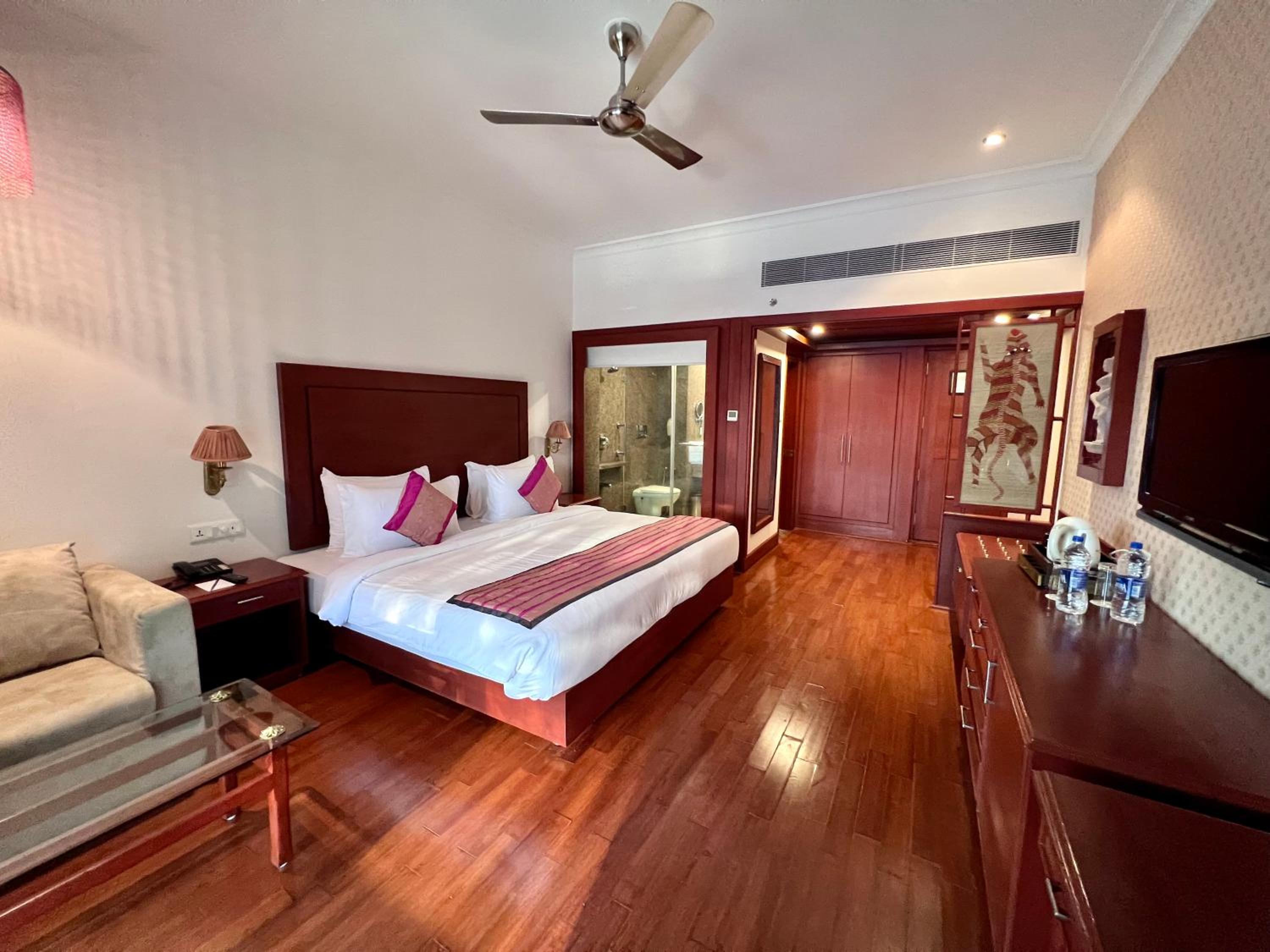 Deluxe Double or Twin Room photo 2