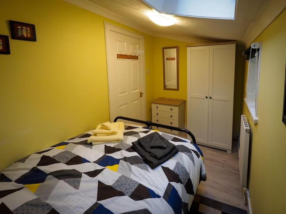 One-Bedroom Apartment photo 1