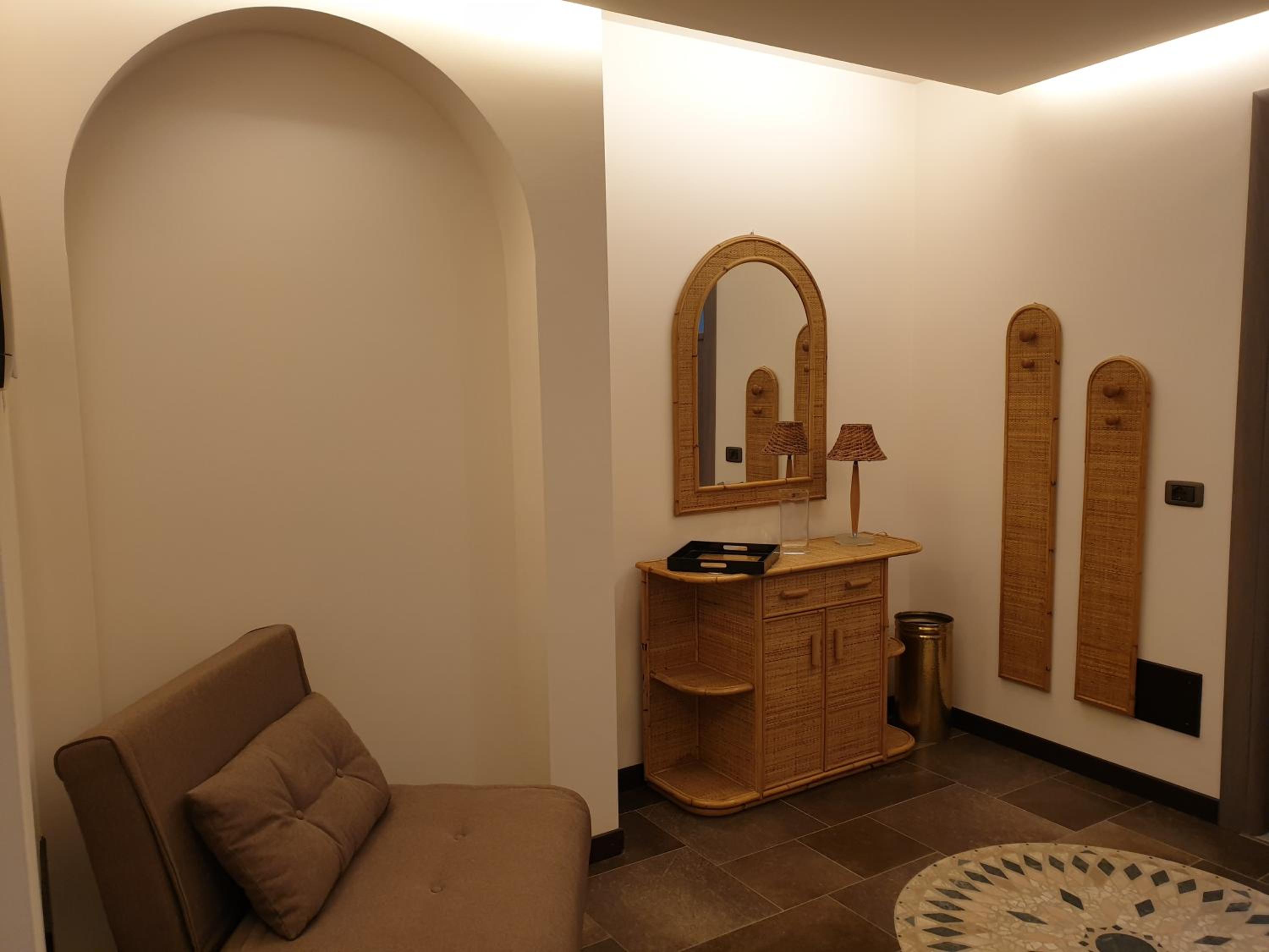 One-Bedroom Apartment photo 3