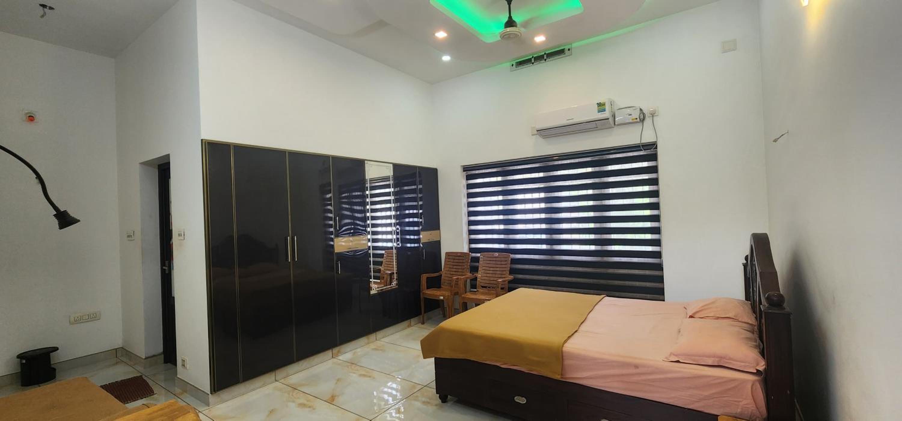 Deluxe Double Room (2 Adults + 1 Child) photo 1