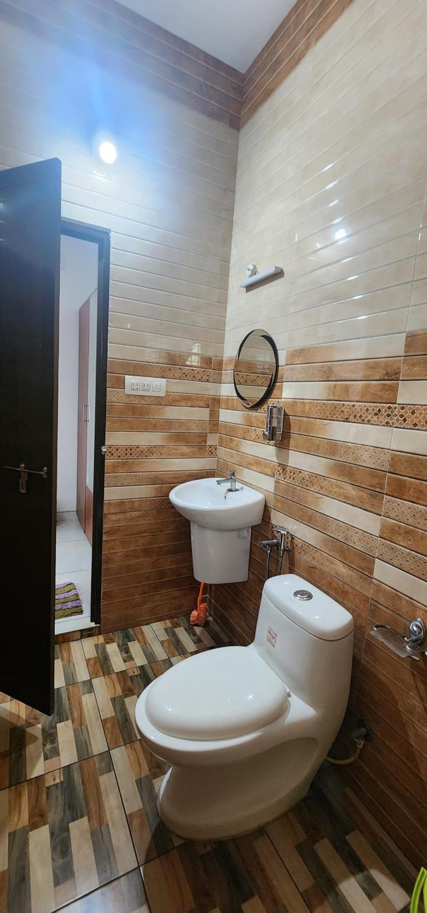 Deluxe Double Room (2 Adults + 1 Child) photo 2