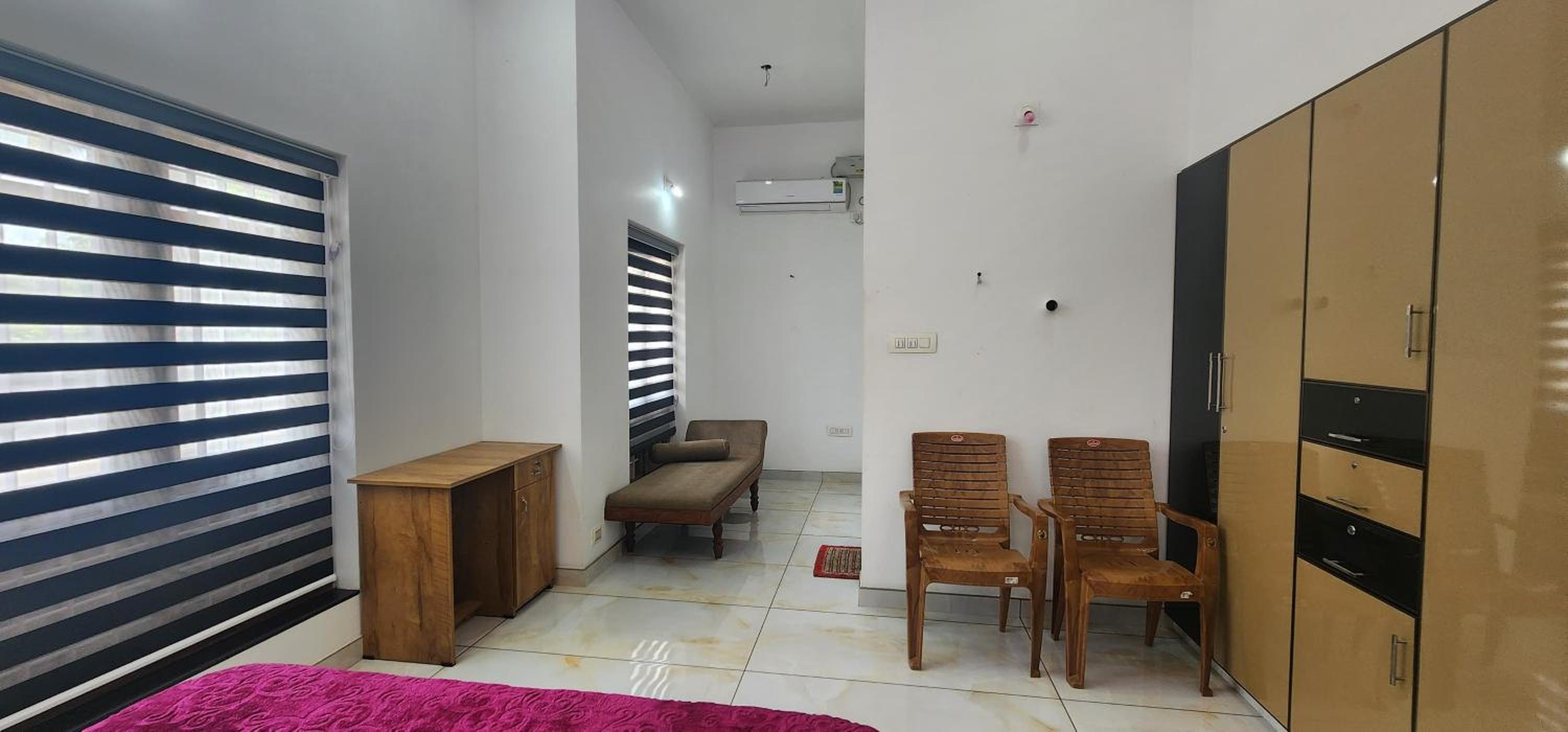 Deluxe Double Room (2 Adults + 1 Child) photo 3