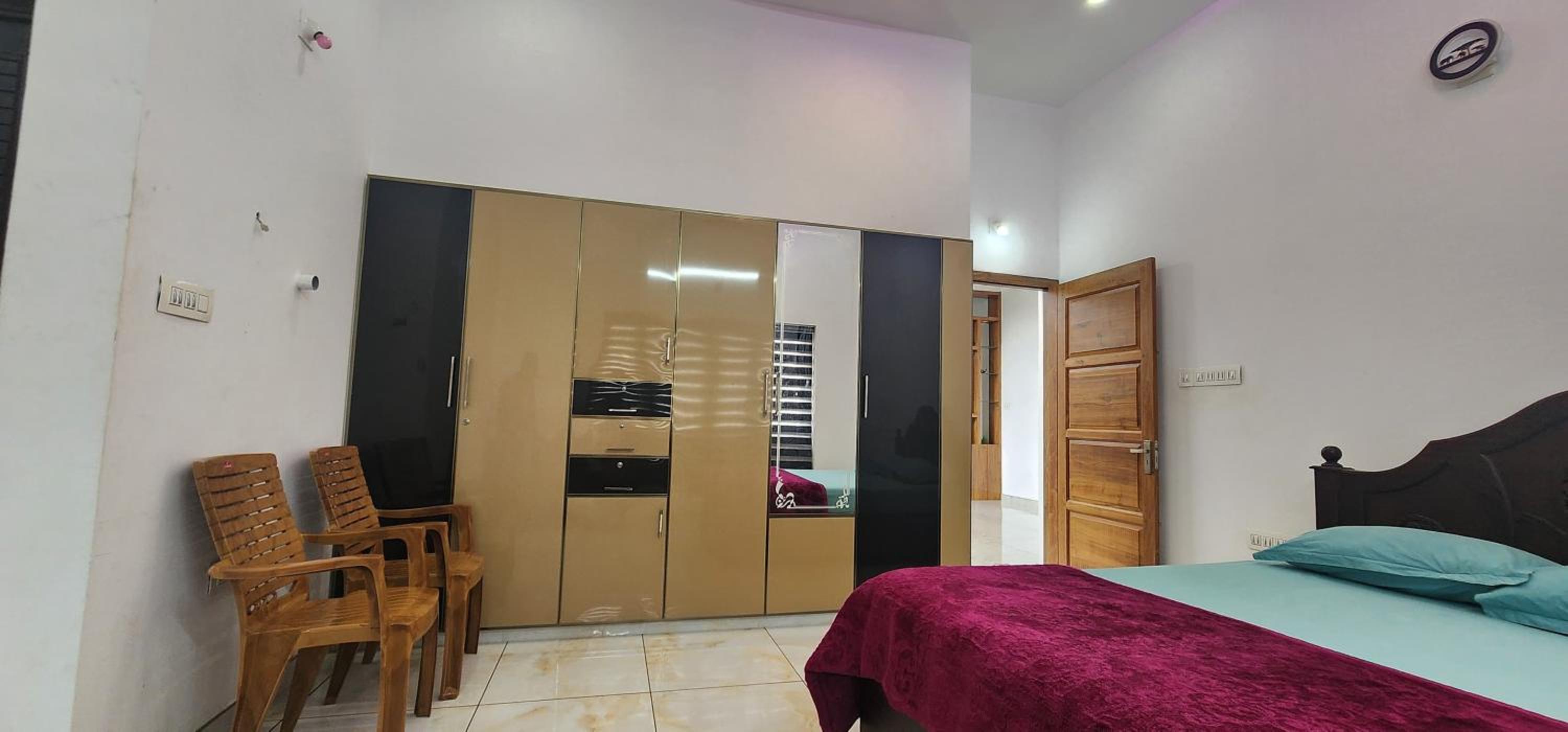 Deluxe Double Room (2 Adults + 1 Child) photo 2