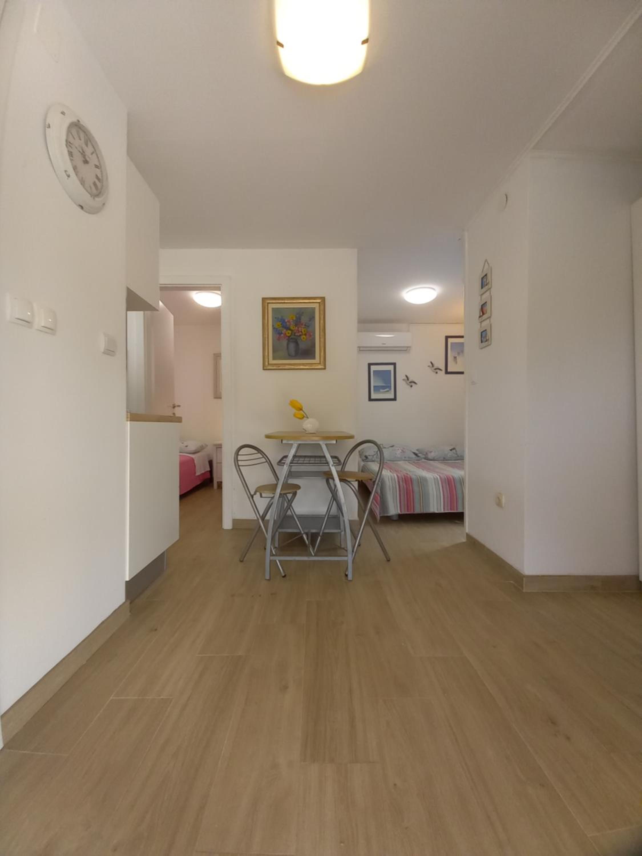 One-Bedroom Apartment photo 3