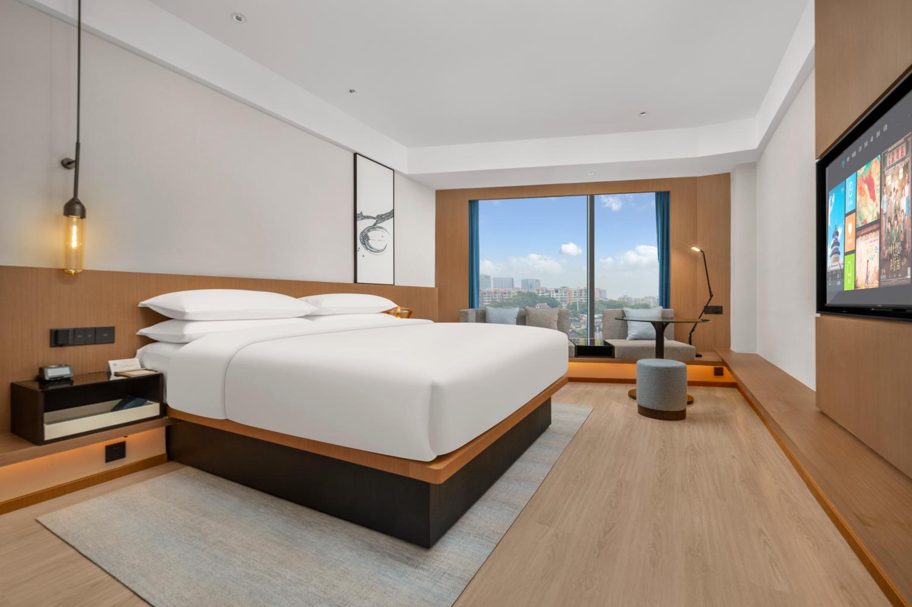 Standard King Room with City View photo 2