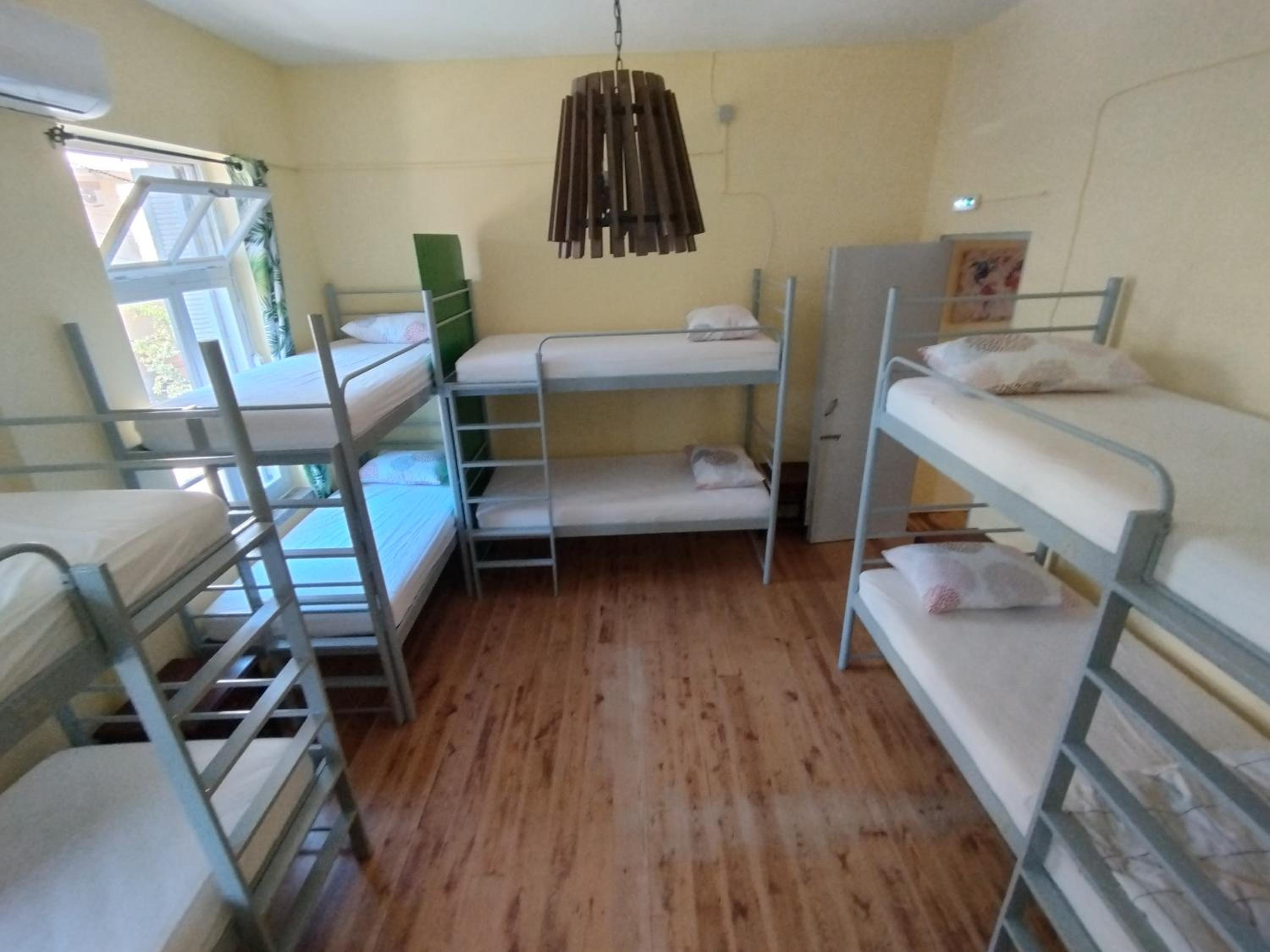 Bed in 8-Bed Mixed Dormitory Room photo 1