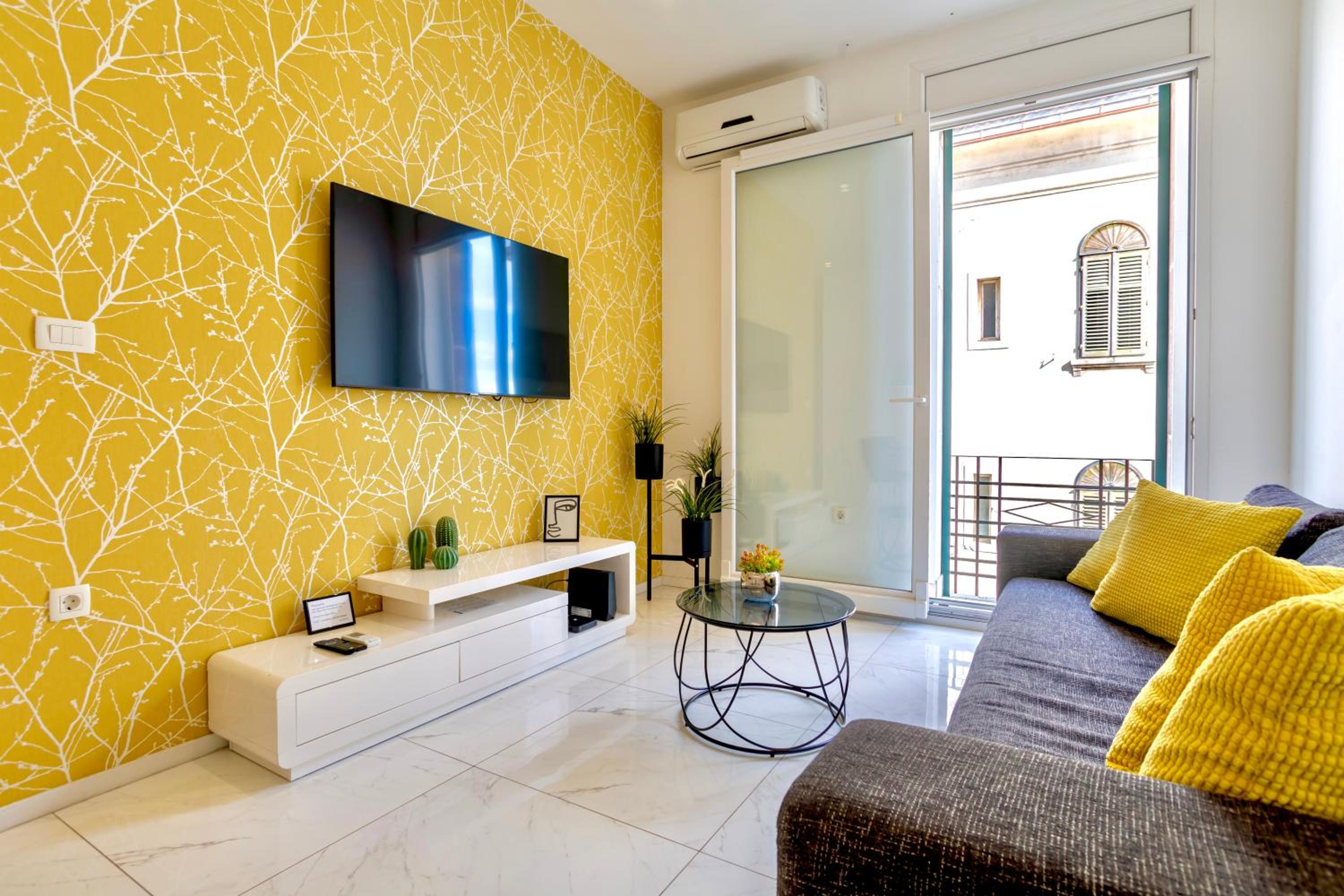 Two-Bedroom Apartment with Balcony and Sea View
